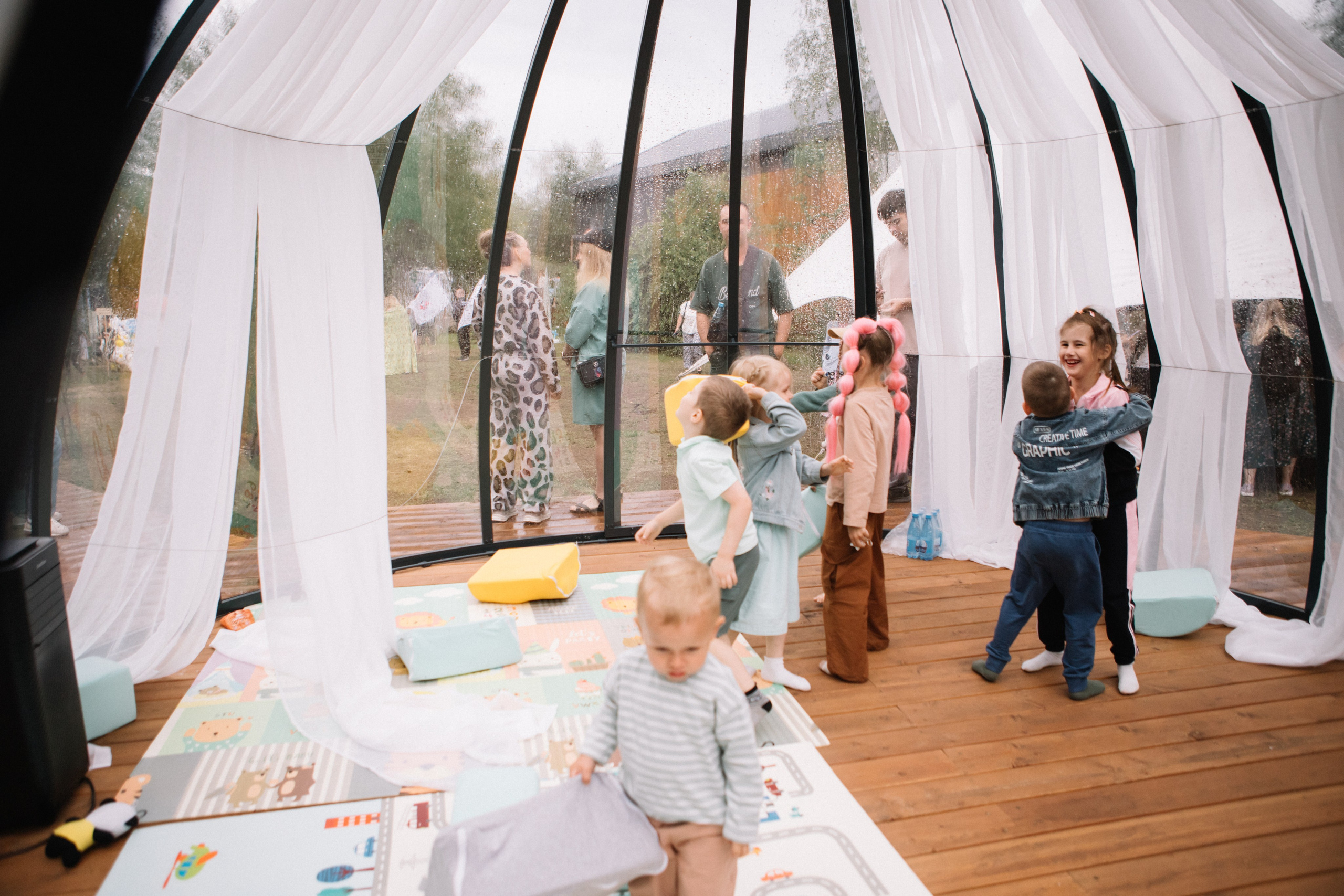 Фестиваль к Дню семьи, любви и верности. Фотограф в Иркутске Анастасия Кись. Студийная фотосессия беременности в тканях Иркутск. Семейная фотосессия, ПОРТРЕТ «ПОКОЛЕНИЕ»