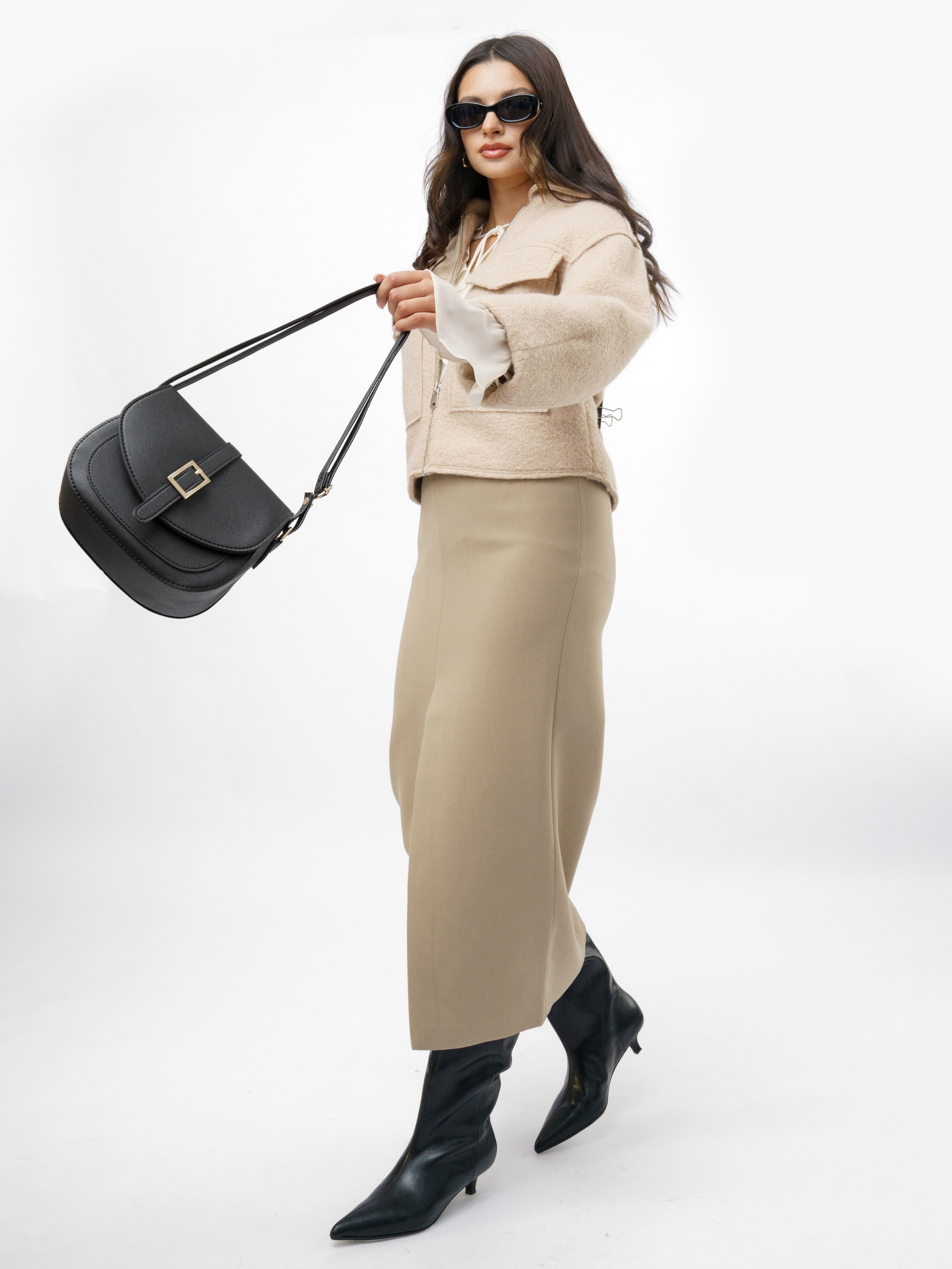 Съемка сумок со стилистом. KED Production — продакшн из СПб. Создаём фото, видео и контент, который помогает брендам и селлерам продавать больше