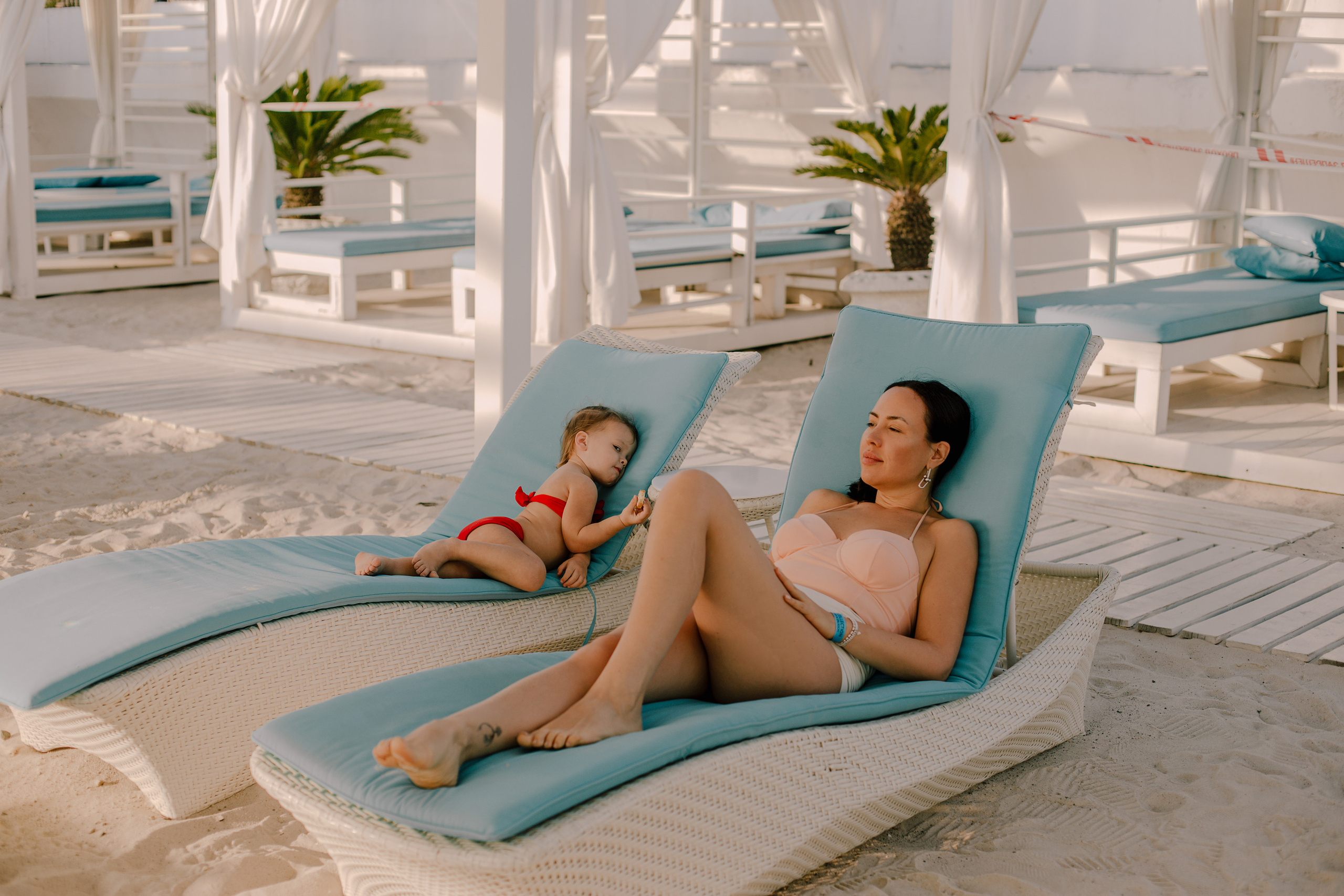 Пляжи Имеретинской Бухты. Милана Довгаль - семейный фотограф и видеограф  в Адлере и Сочи