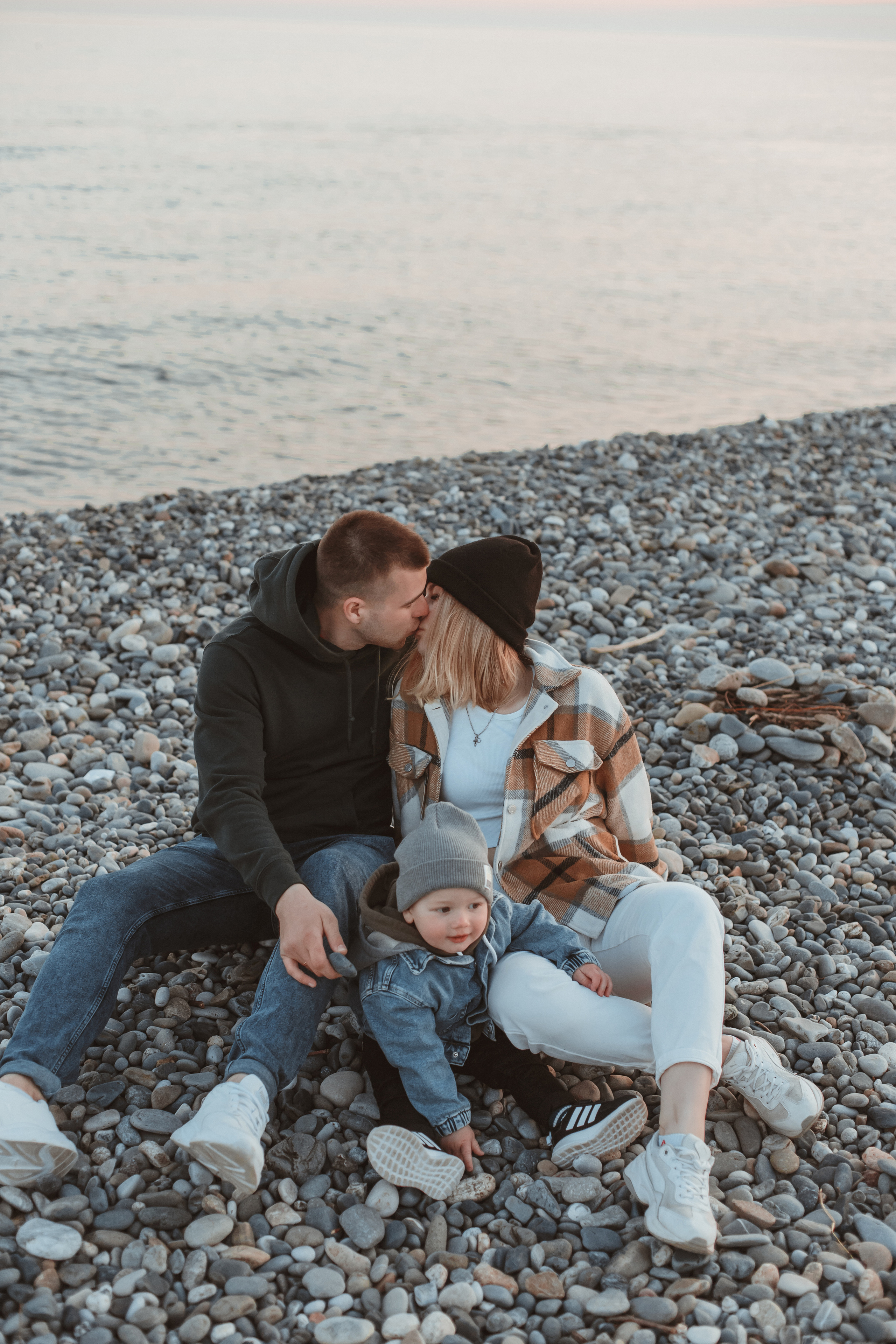 С видом на Абхазию. Милана Довгаль - семейный фотограф и видеограф  в Адлере и Сочи