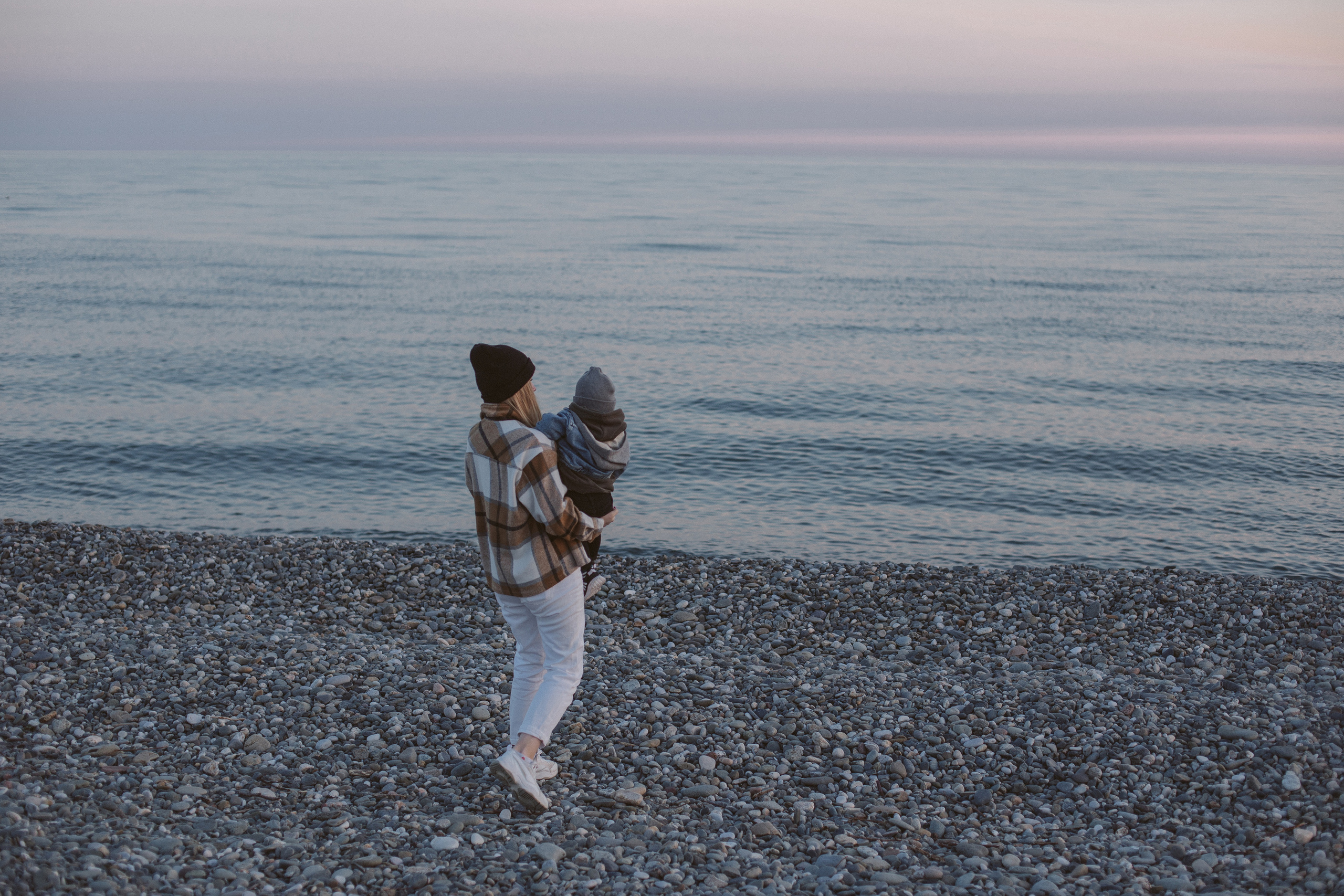 С видом на Абхазию. Милана Довгаль - семейный фотограф и видеограф  в Адлере и Сочи