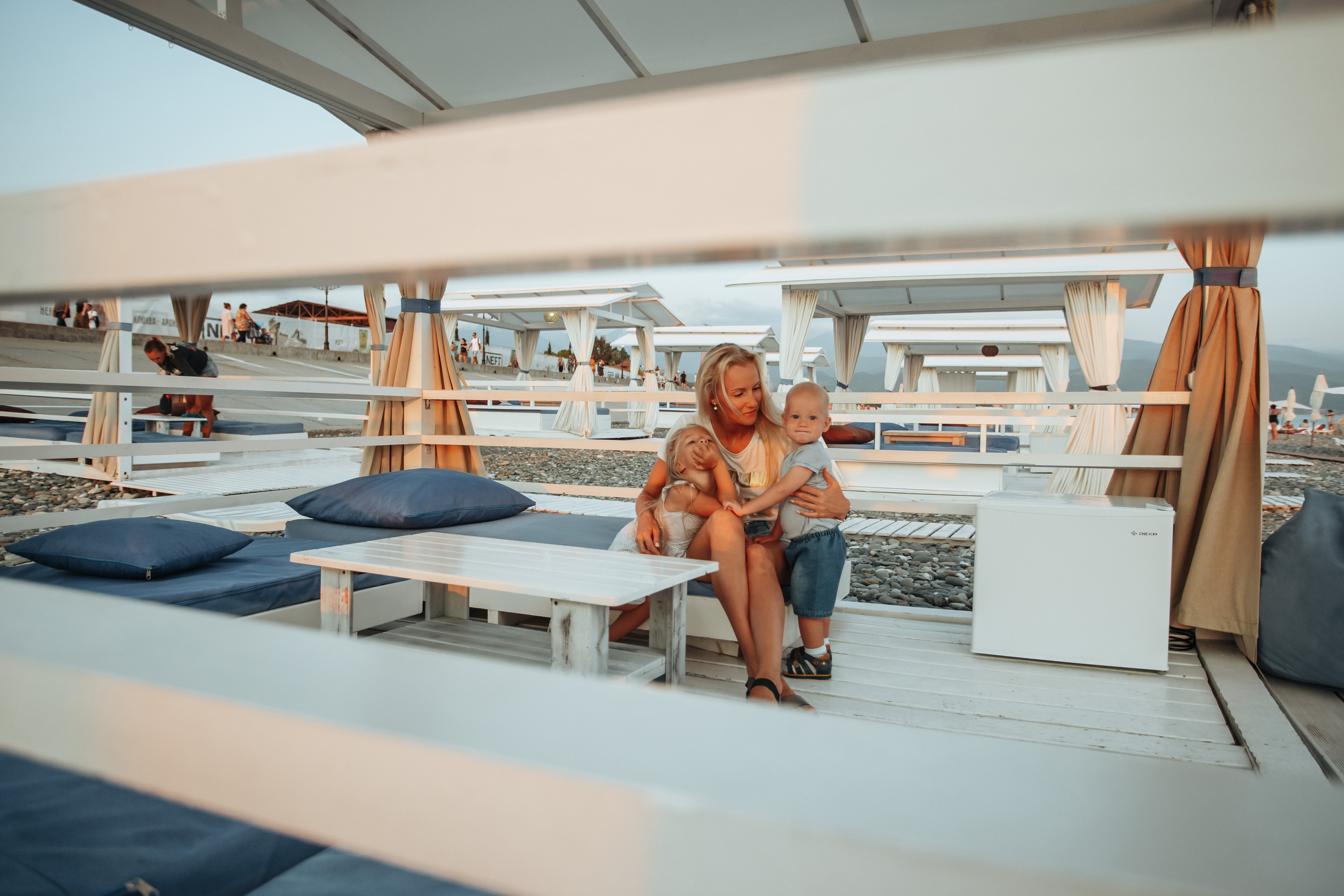 С видом на Абхазию. Милана Довгаль - семейный фотограф и видеограф  в Адлере и Сочи