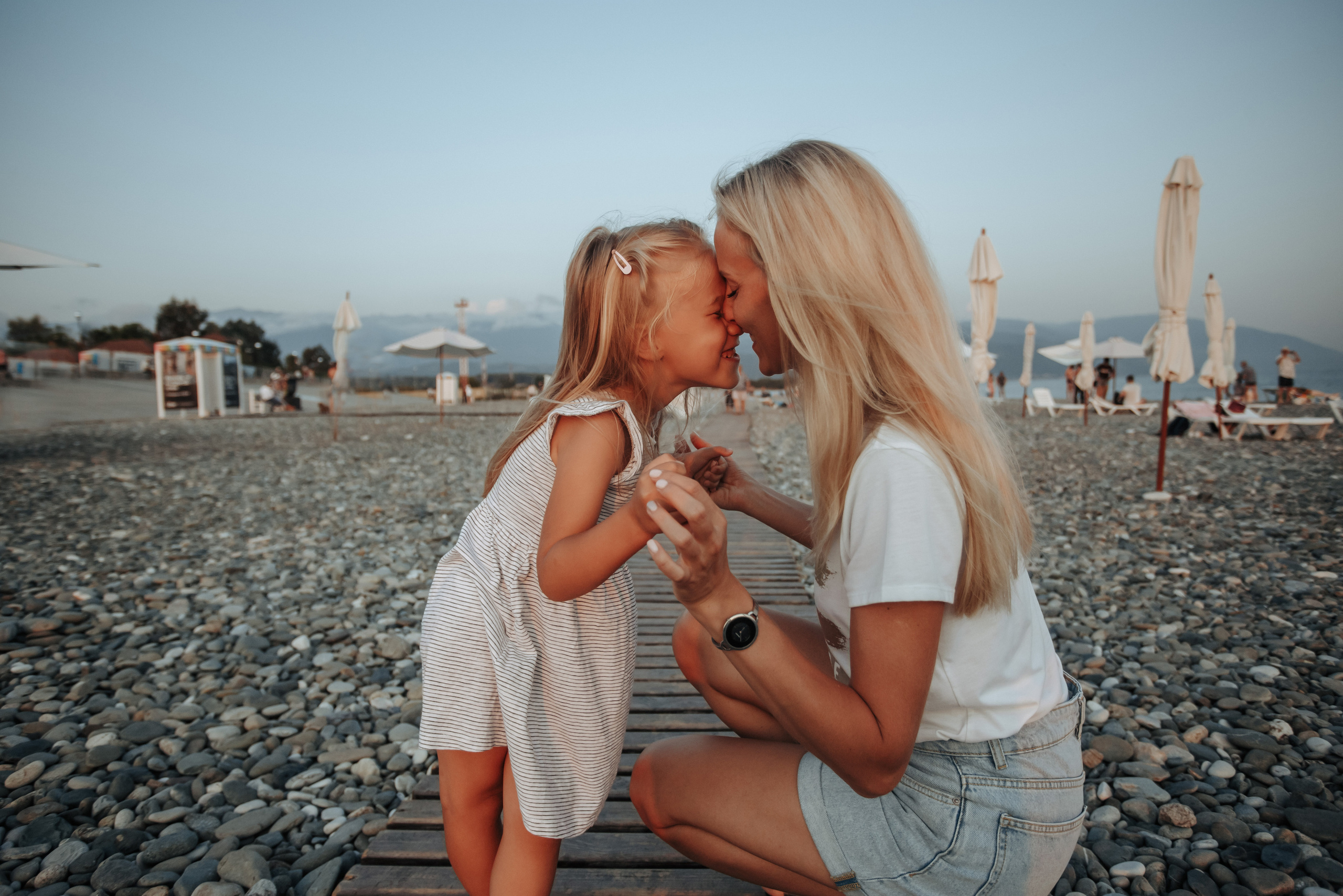 С видом на Абхазию. Милана Довгаль - семейный фотограф и видеограф  в Адлере и Сочи