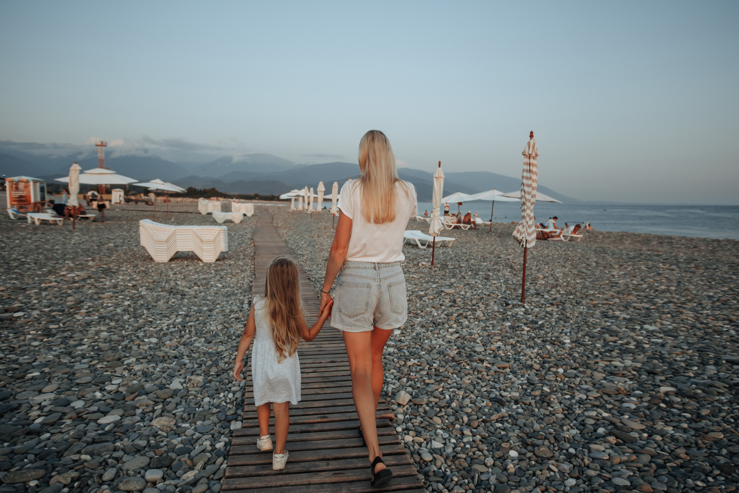 С видом на Абхазию. Милана Довгаль - семейный фотограф и видеограф  в Адлере и Сочи