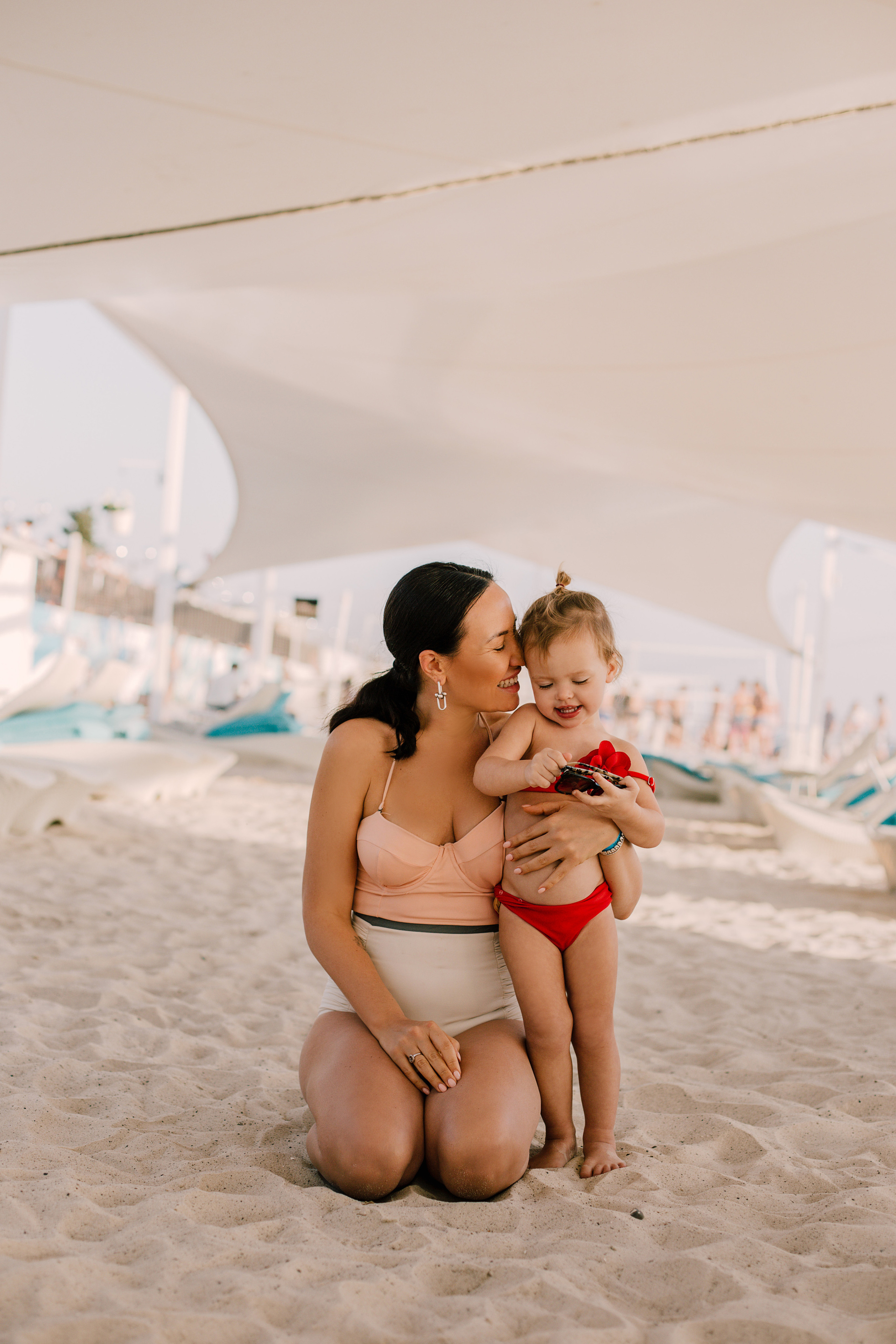 Пляжи Имеретинской Бухты. Милана Довгаль - семейный фотограф и видеограф  в Адлере и Сочи