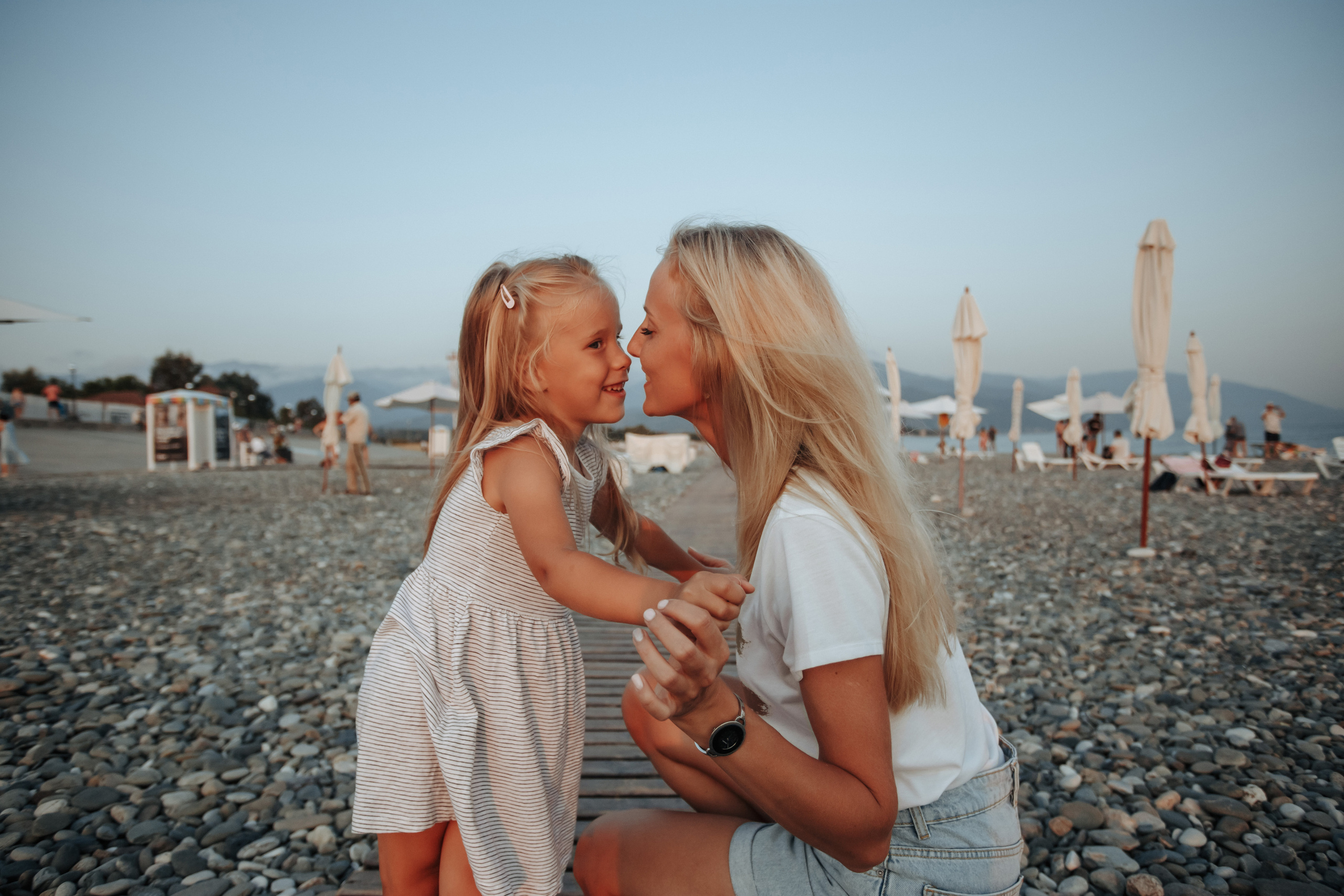 С видом на Абхазию. Милана Довгаль - семейный фотограф и видеограф  в Адлере и Сочи