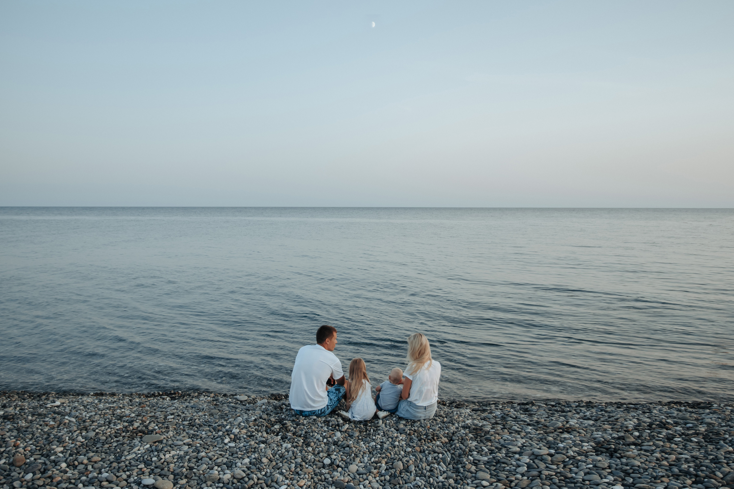 С видом на Абхазию. Милана Довгаль - семейный фотограф и видеограф  в Адлере и Сочи
