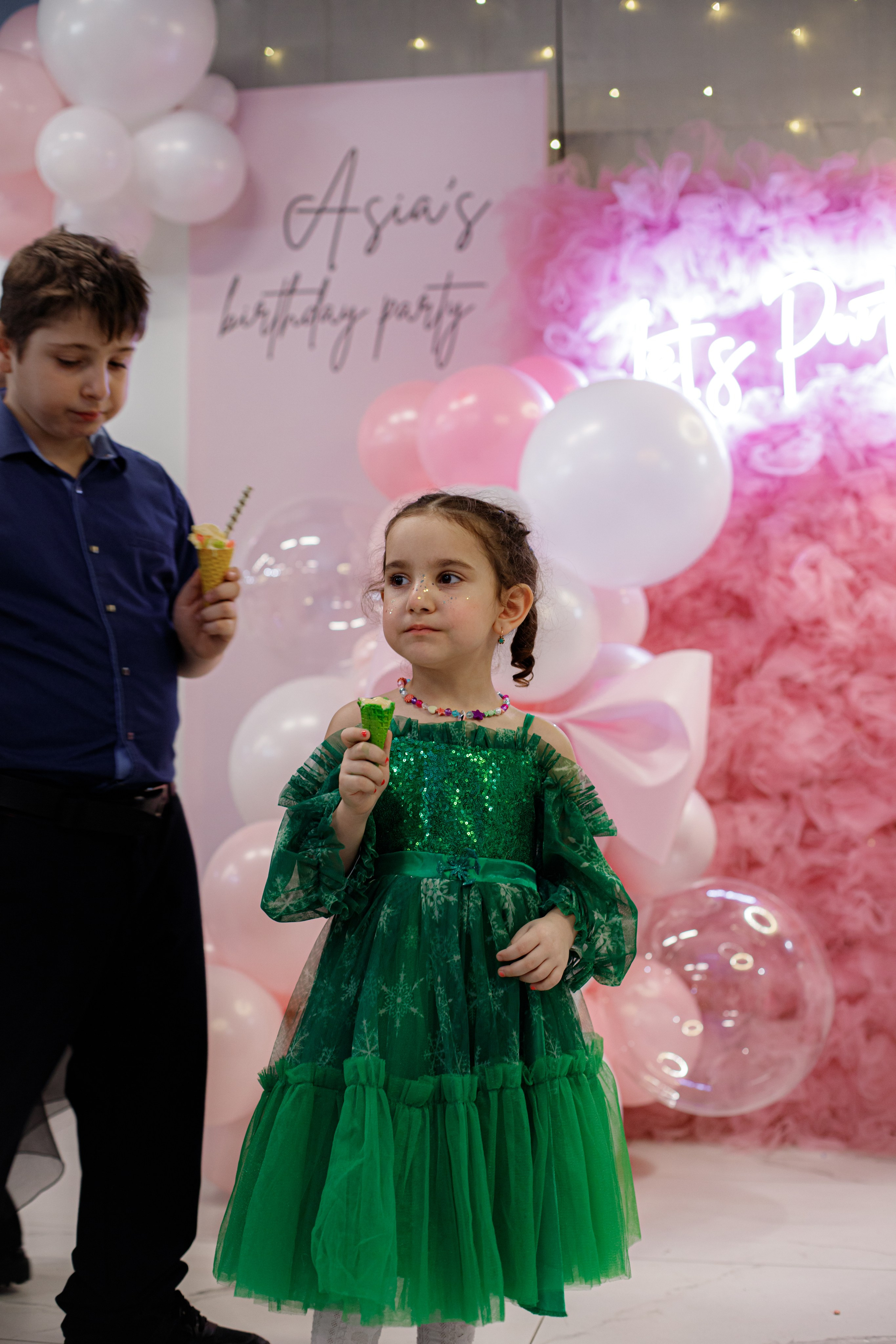 ASIA'S BIRTHDAY PARTY. Photokarish