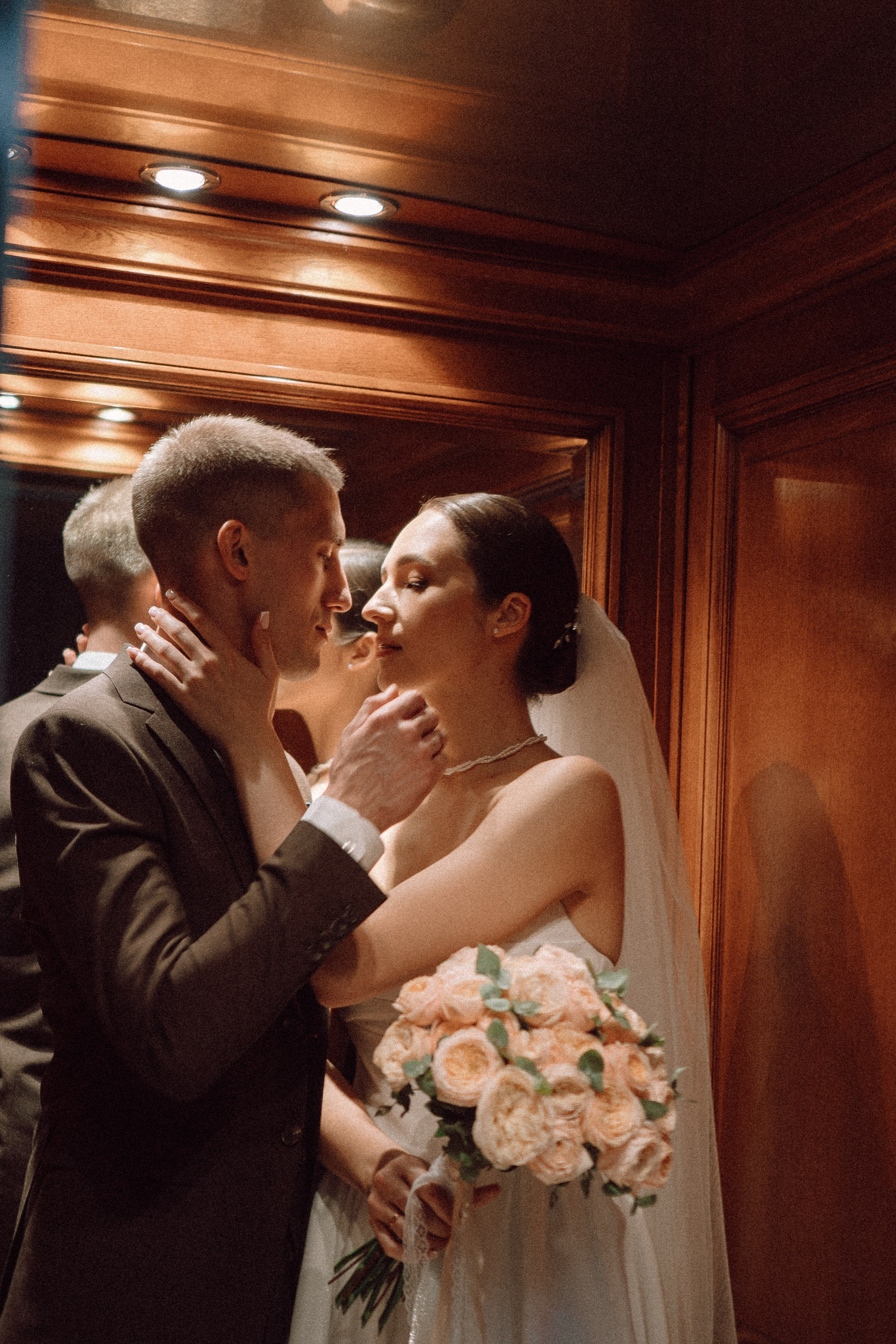 СВАДЕБНАЯ ПРОГУЛКА В САНТК-ПЕТЕРБУРГЕ (ИСАКИЕВСКИЙ СОБОР, ЗИМНЯЯ КАНАВКА, ЭРМИТАЖ И БОЛЬШАЯ МОРСКАЯ УЛИЦА). Профессиональный фотограф, Санкт-Петербург — Виктория Богомолова