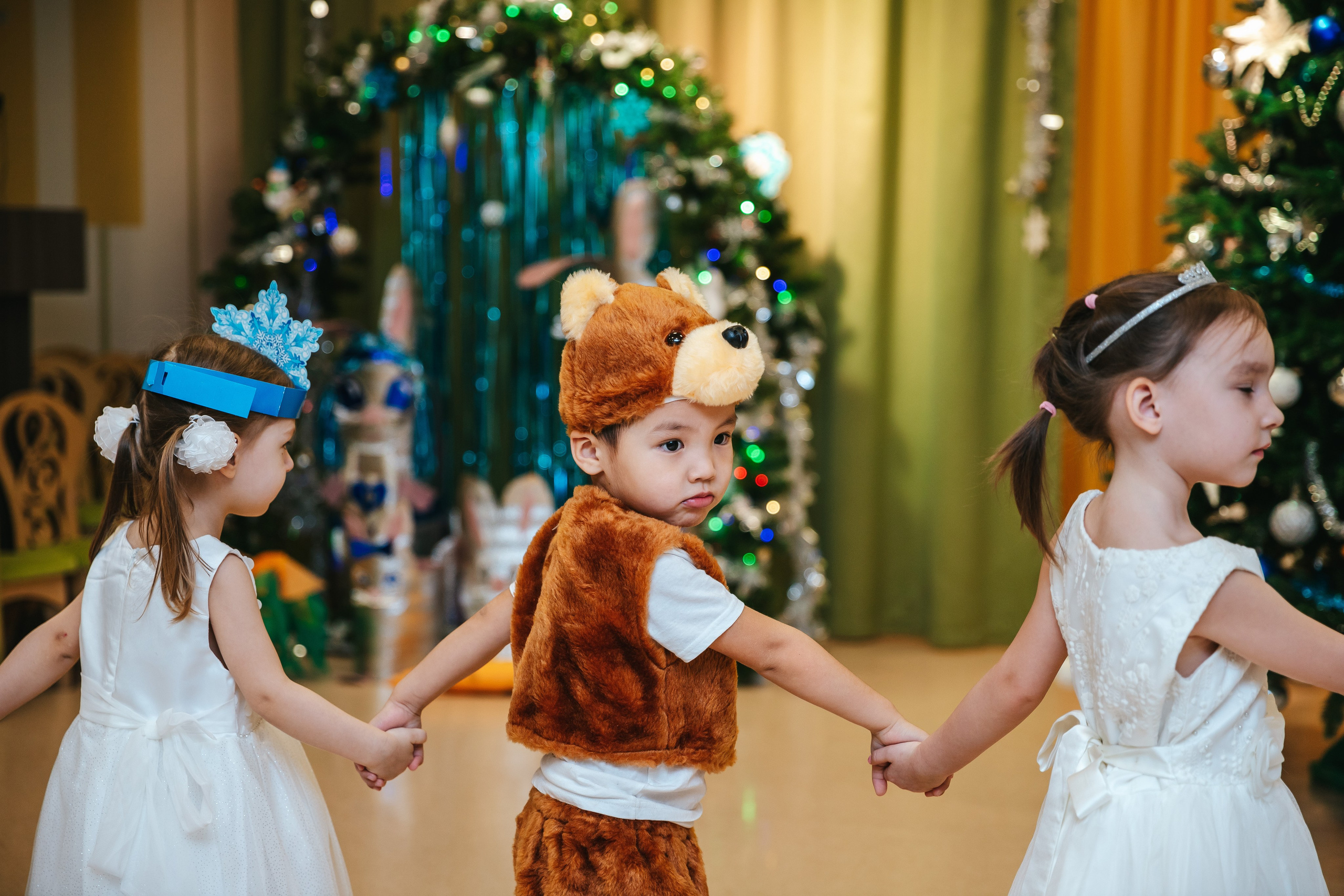 Новогодний утренник в младшей группе. Семейный lifestyle фотограф в Санкт-Петербурге Людмила Пахомова