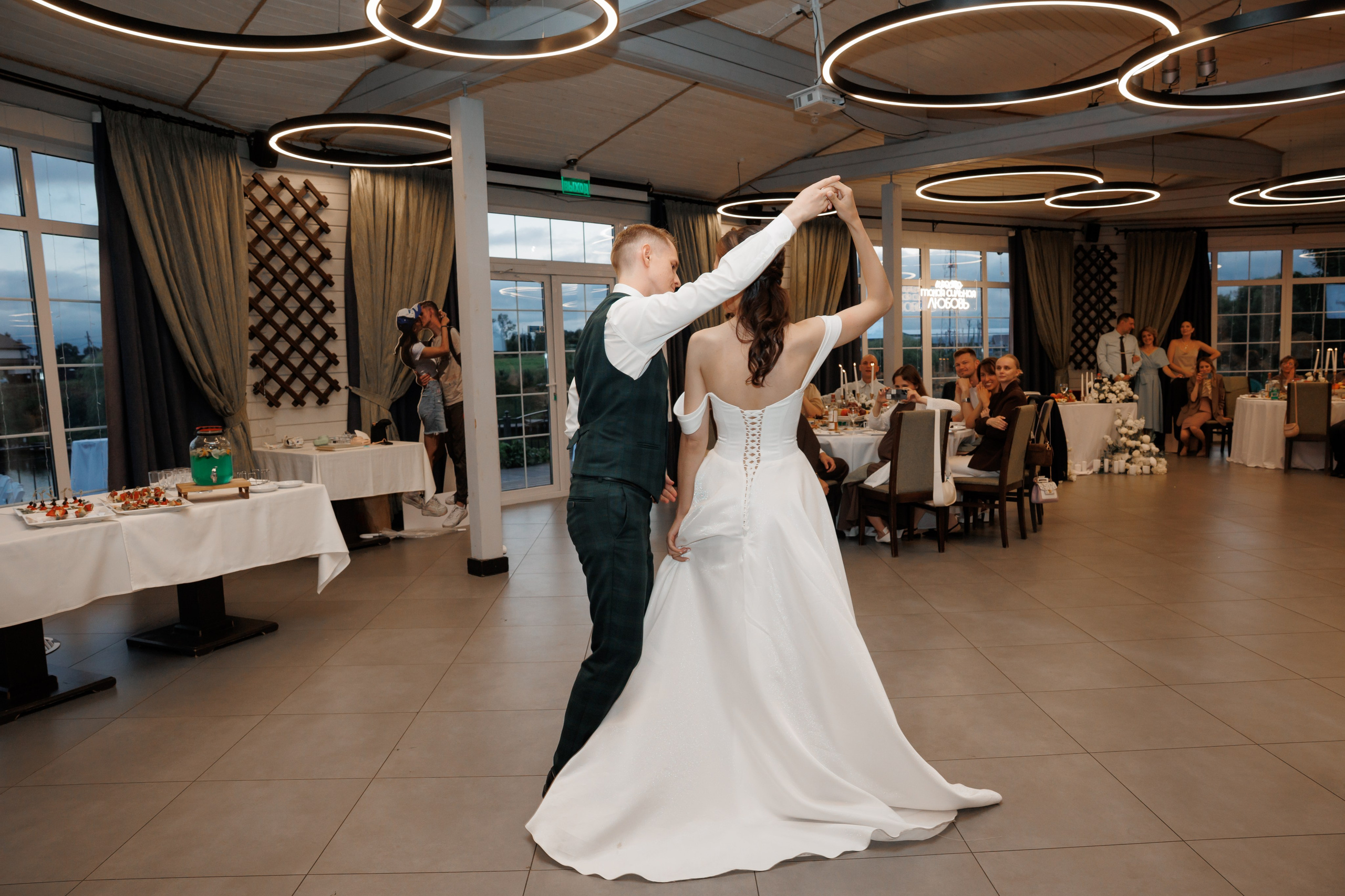 Регистрация в отеле Fish Point, ЗАГС Бутово, прогулка в Остафьево. Свадебный и репортажный фотограф (Москва, Королев и другие)