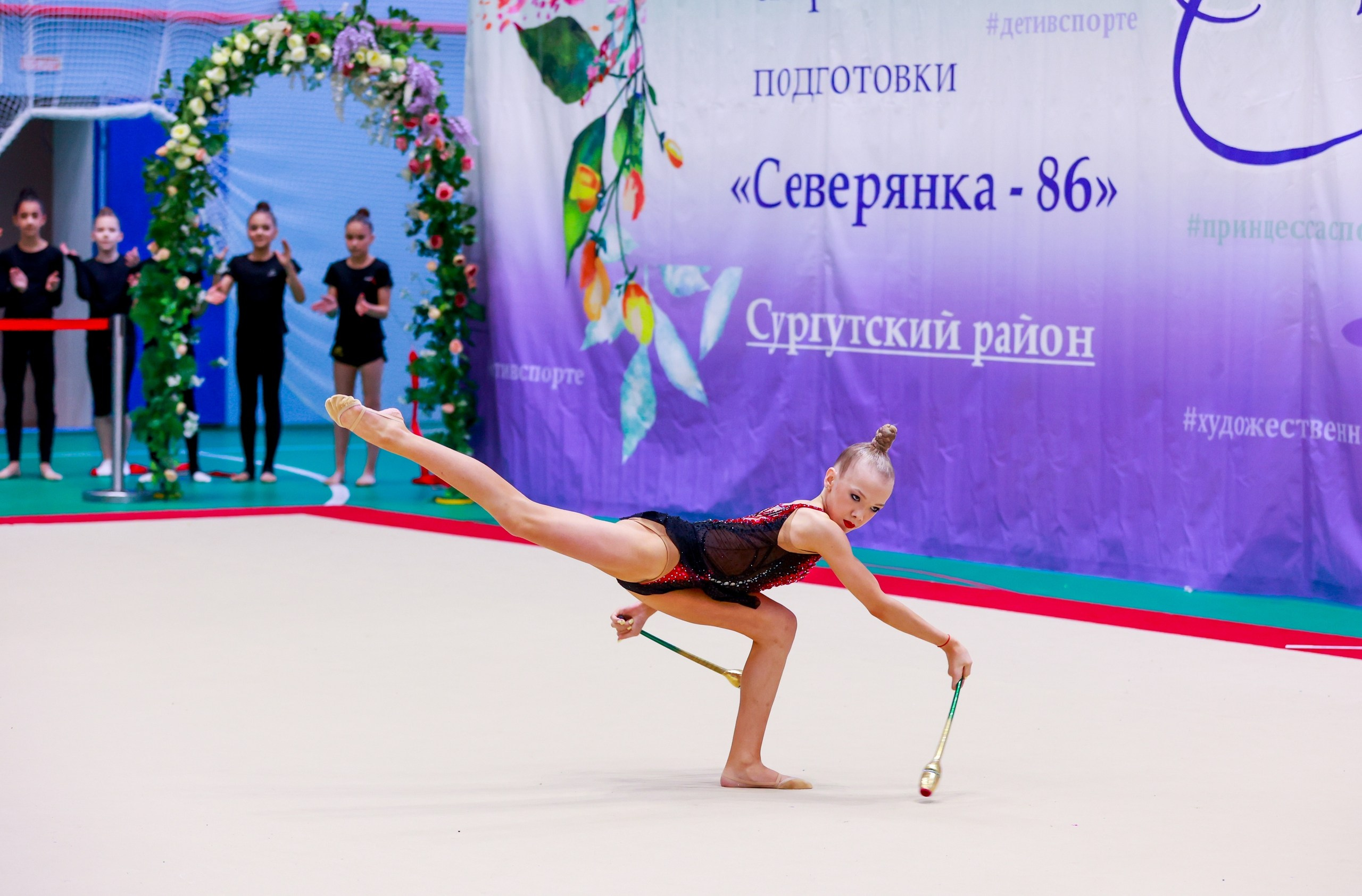 Гимнастки на соревновании