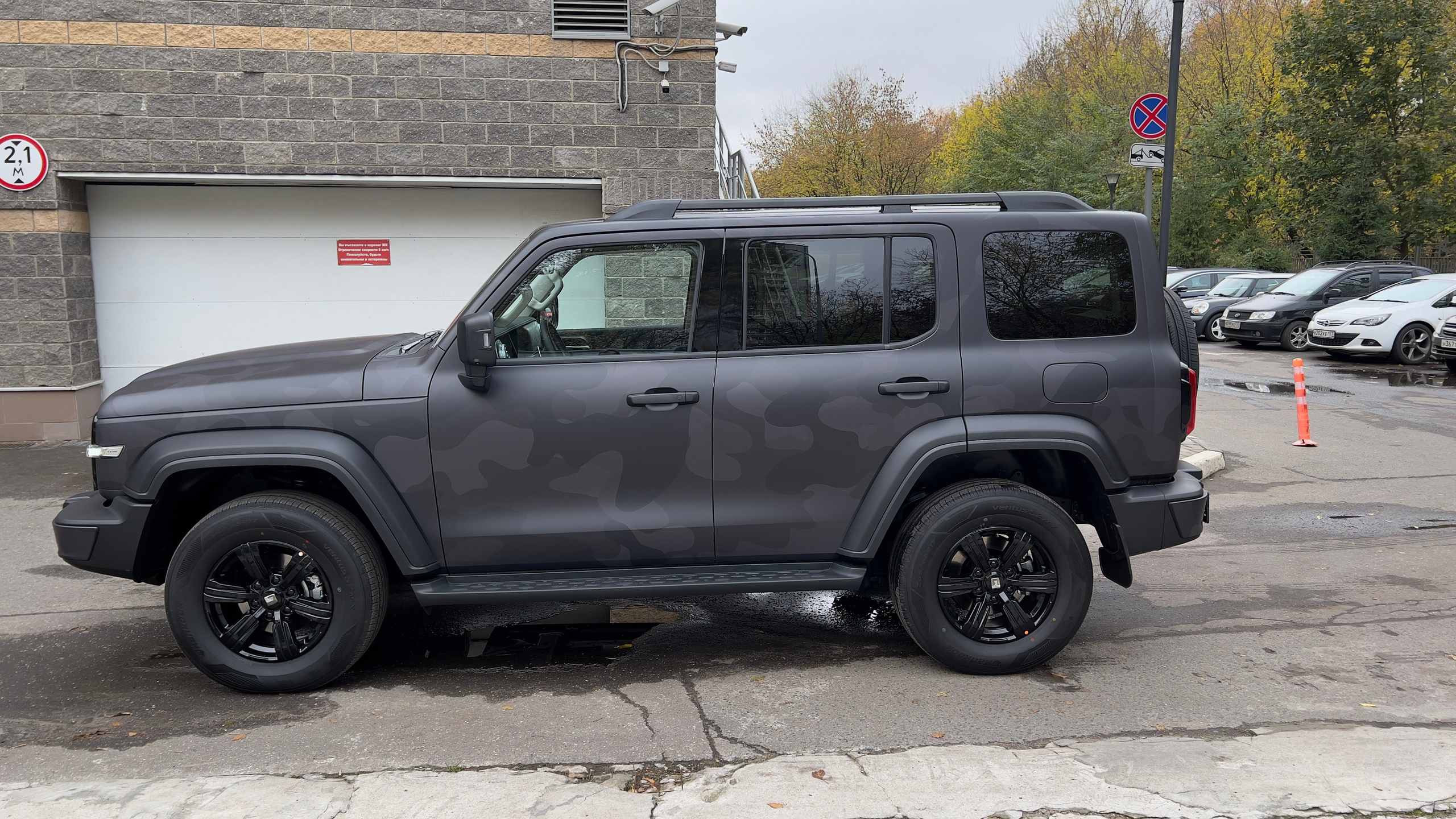 Винилография на Tank 300. Студия дизайна и оклейки авто Barmaley Design