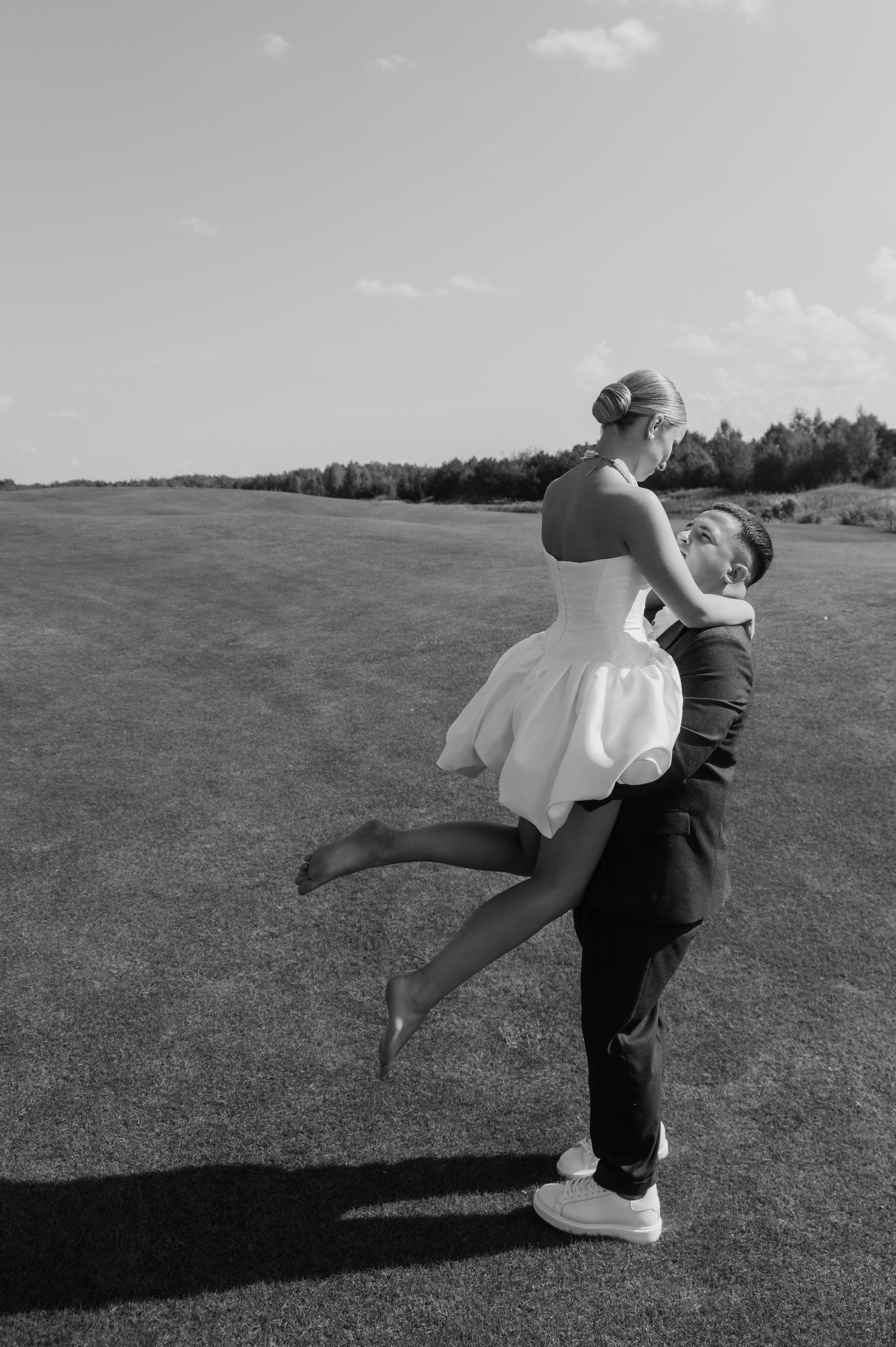 Свадебная фотосессия в Завидово гольф поле с утром невесты и красивым свадебным банкетом. Свадебный фотограф в Твери, Москве и Санкт-Петербурге Денисова Екатерина