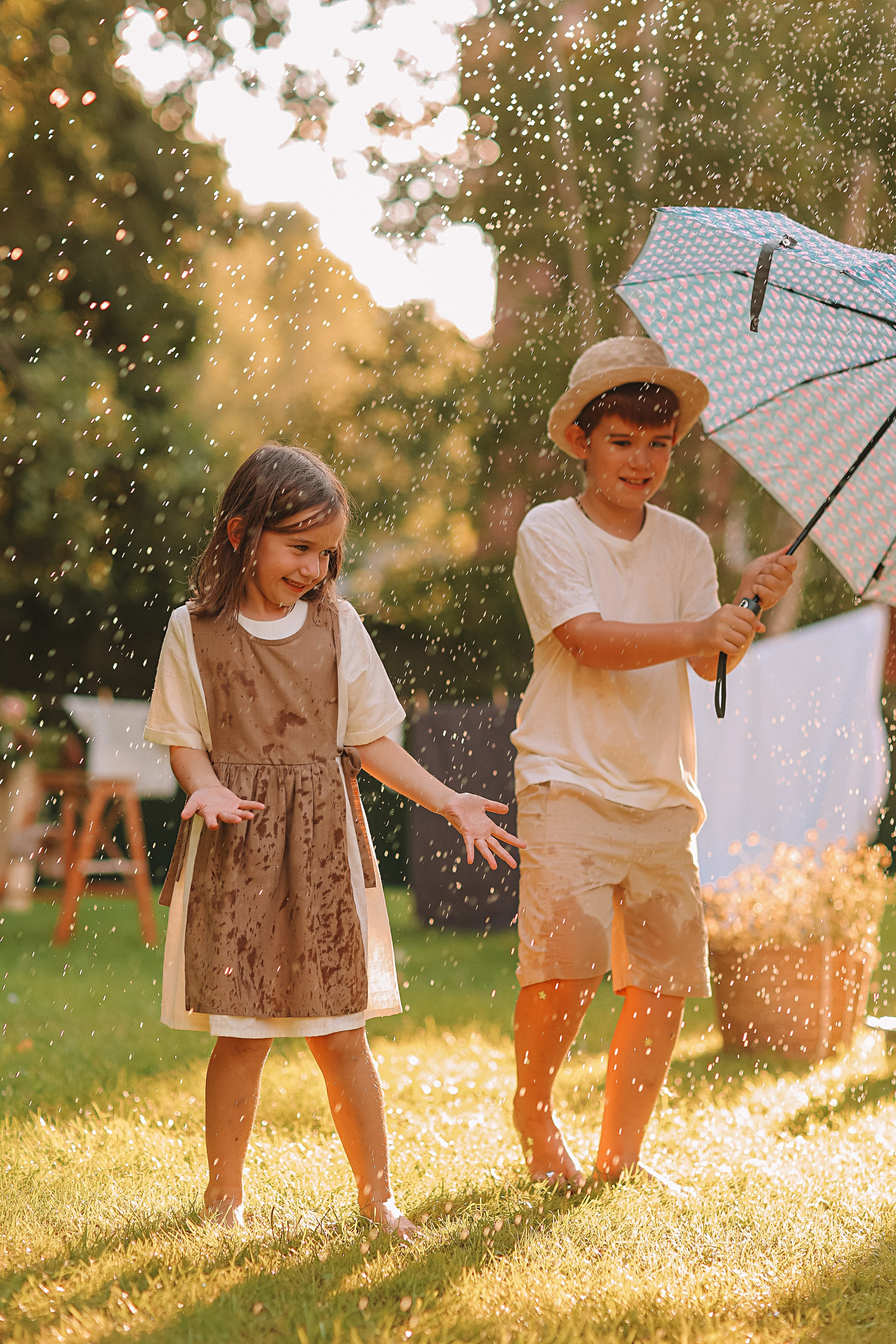 Стирка у дома. Семейный фотограф Тюмень, фотограф на роды Салмина Мария