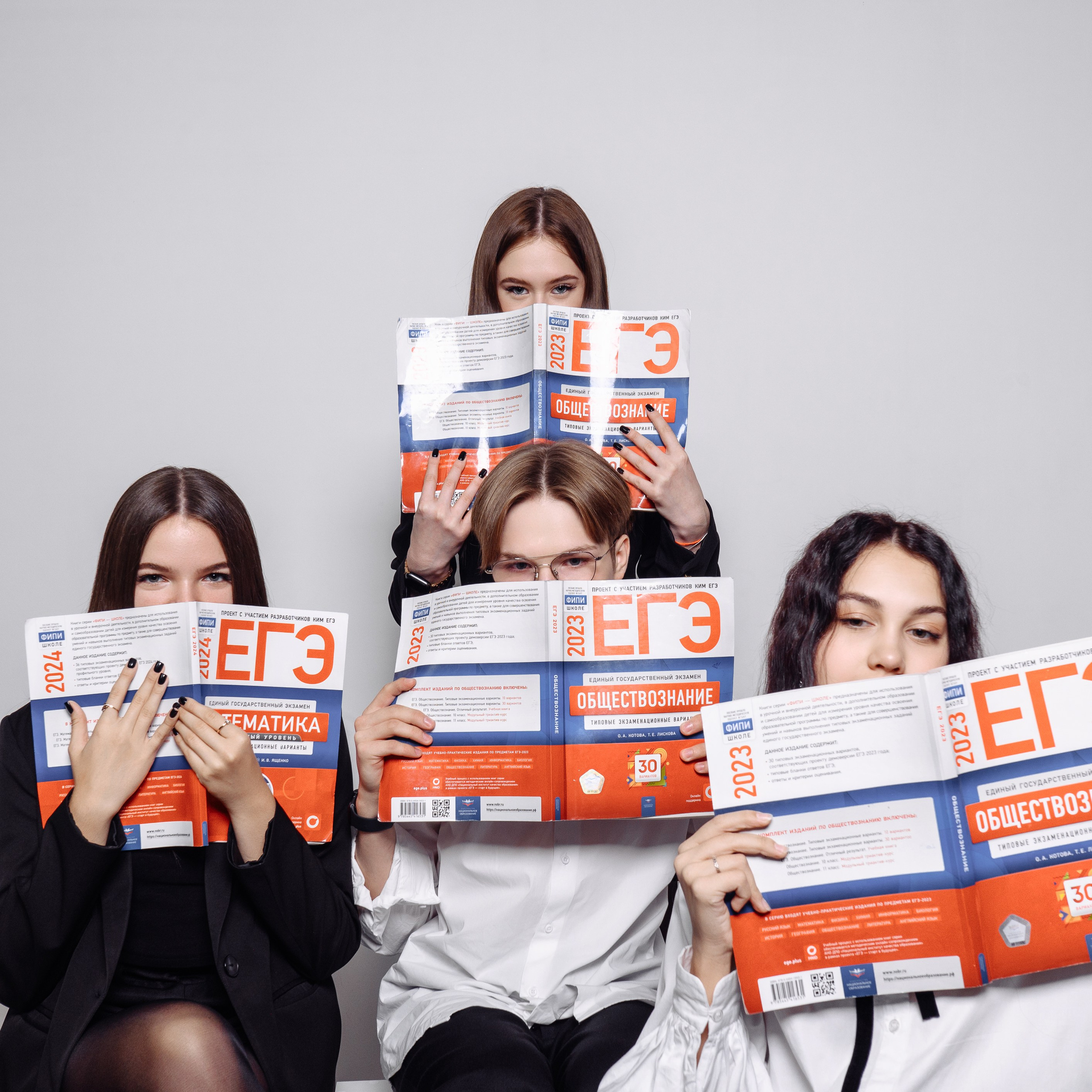 Альбомы в ФотоСтудии SelfieBox. НеФотоАльбом — выпускные альбомы Абакан Минусинск Черногорск Хакасия