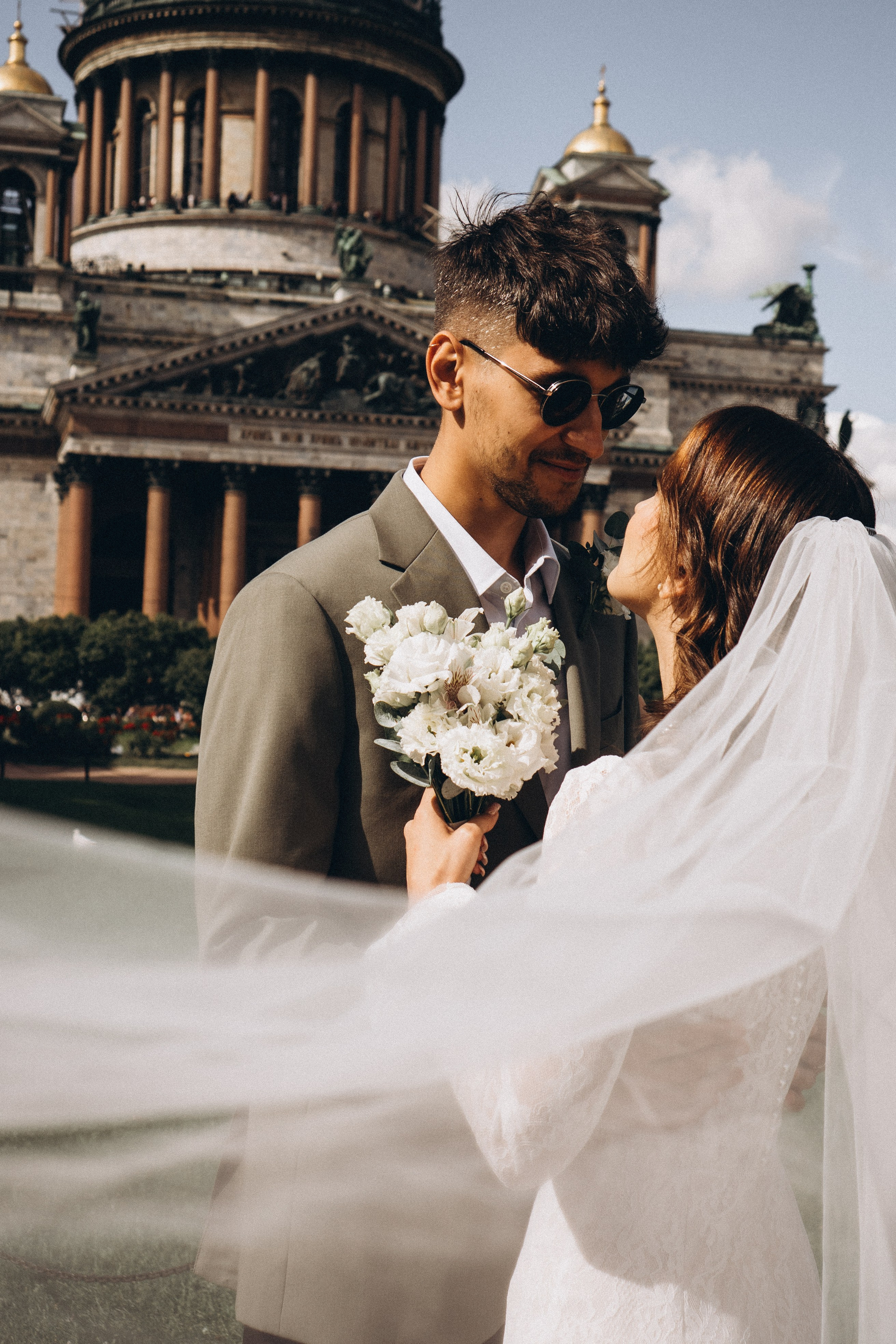 СВАДЕБНАЯ ПРОГУЛКА ВОЗЕ ИСАИКЕВСКОГО СОБОРА АСТОРИИ И ЗАКОНОДАЛЕТНОГО СОБРАНИЯ. Профессиональный фотограф, Санкт-Петербург — Виктория Богомолова