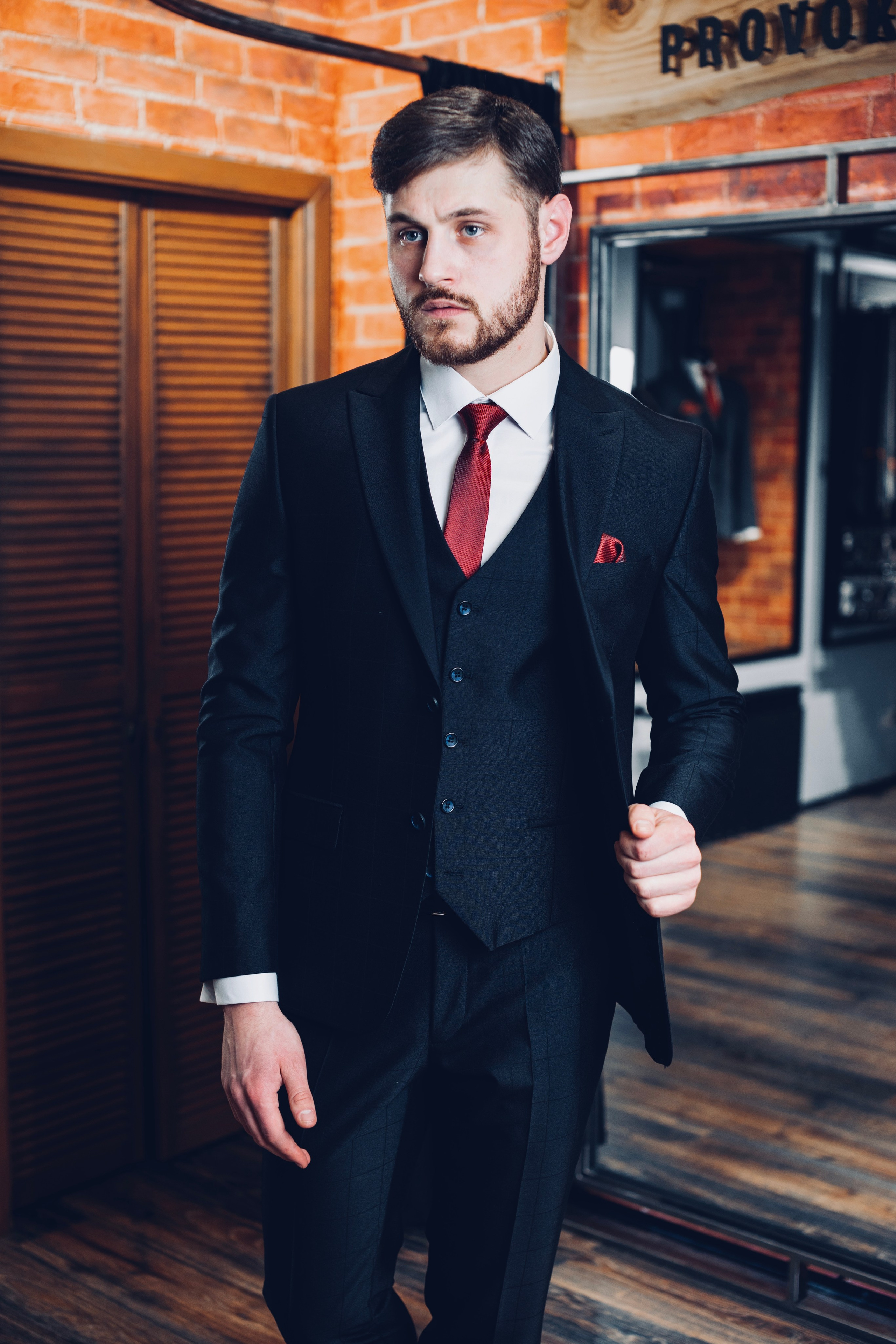 Артур, 188 см, 48-50 р-р. KED Production — продакшн из СПб. Создаём фото, видео и контент, который помогает брендам и селлерам продавать больше