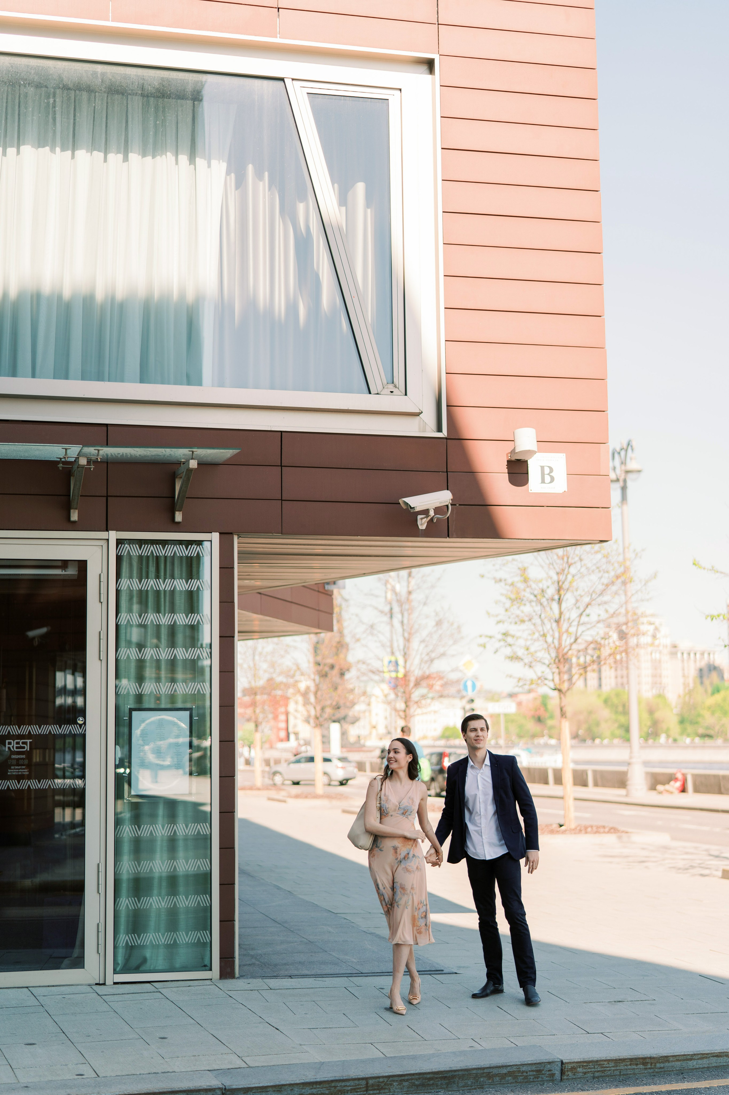 Лавстори, предствадебная прогулка в Москве, свадебный фотограф