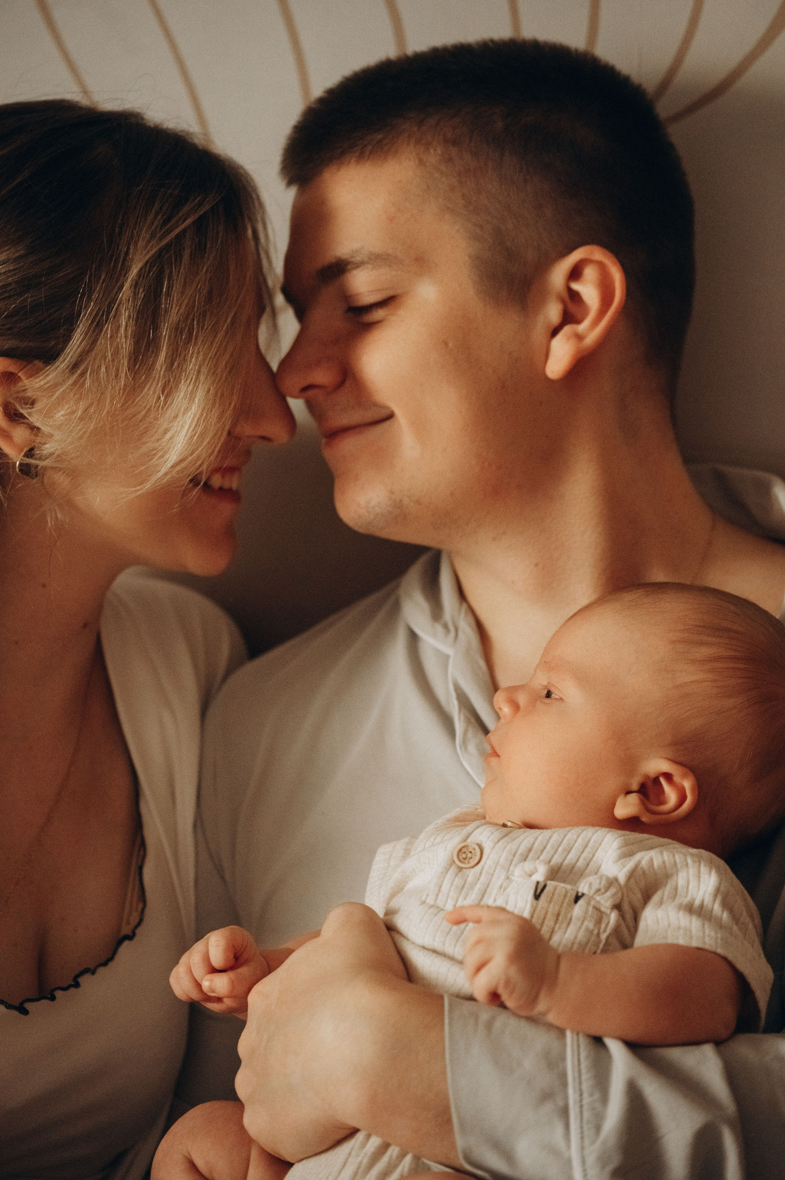 Иван, Ксения и Лев. Фотограф беременности и семьи, домашние съемки, Ньюборн