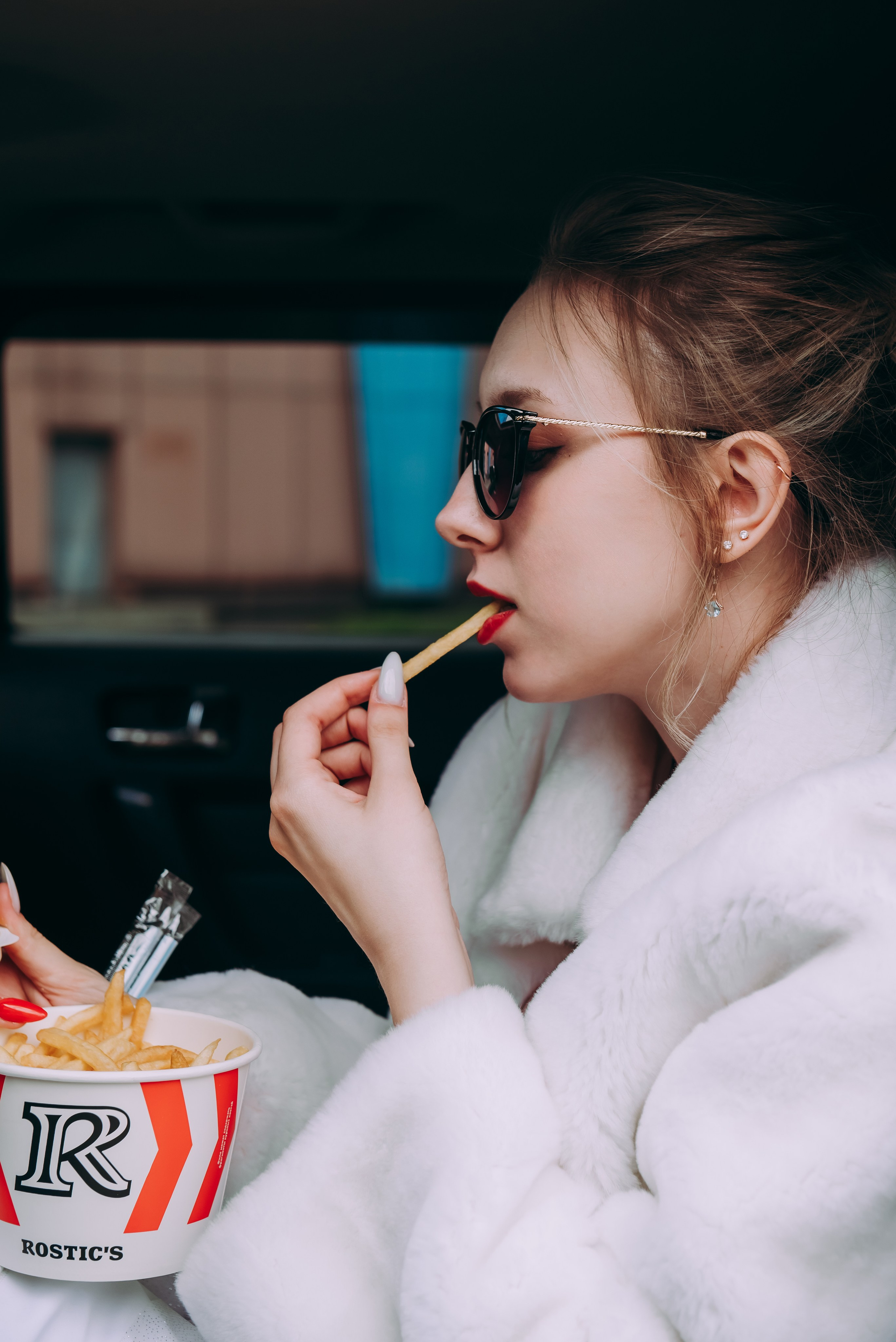 Свадебная фотосессия в музыкальном театре в г. Кемерово