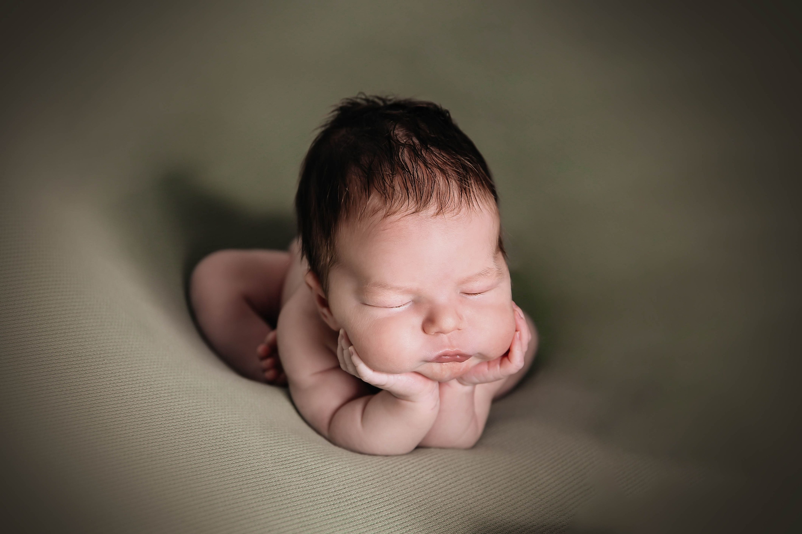 Альбом с классическим ньборном в ярких тонах. Фотограф новорожденных Москва, Люберцы, Жуковский, Раменское