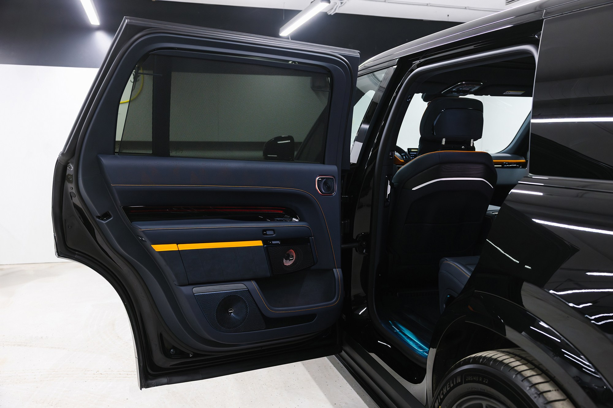 Zeekr 9X 2.0hyb 4WD AT (1401 л. с.) 2025, последовательно-параллельный гибрид, АКПП, 4WD. Автосалон «Х-Авто»