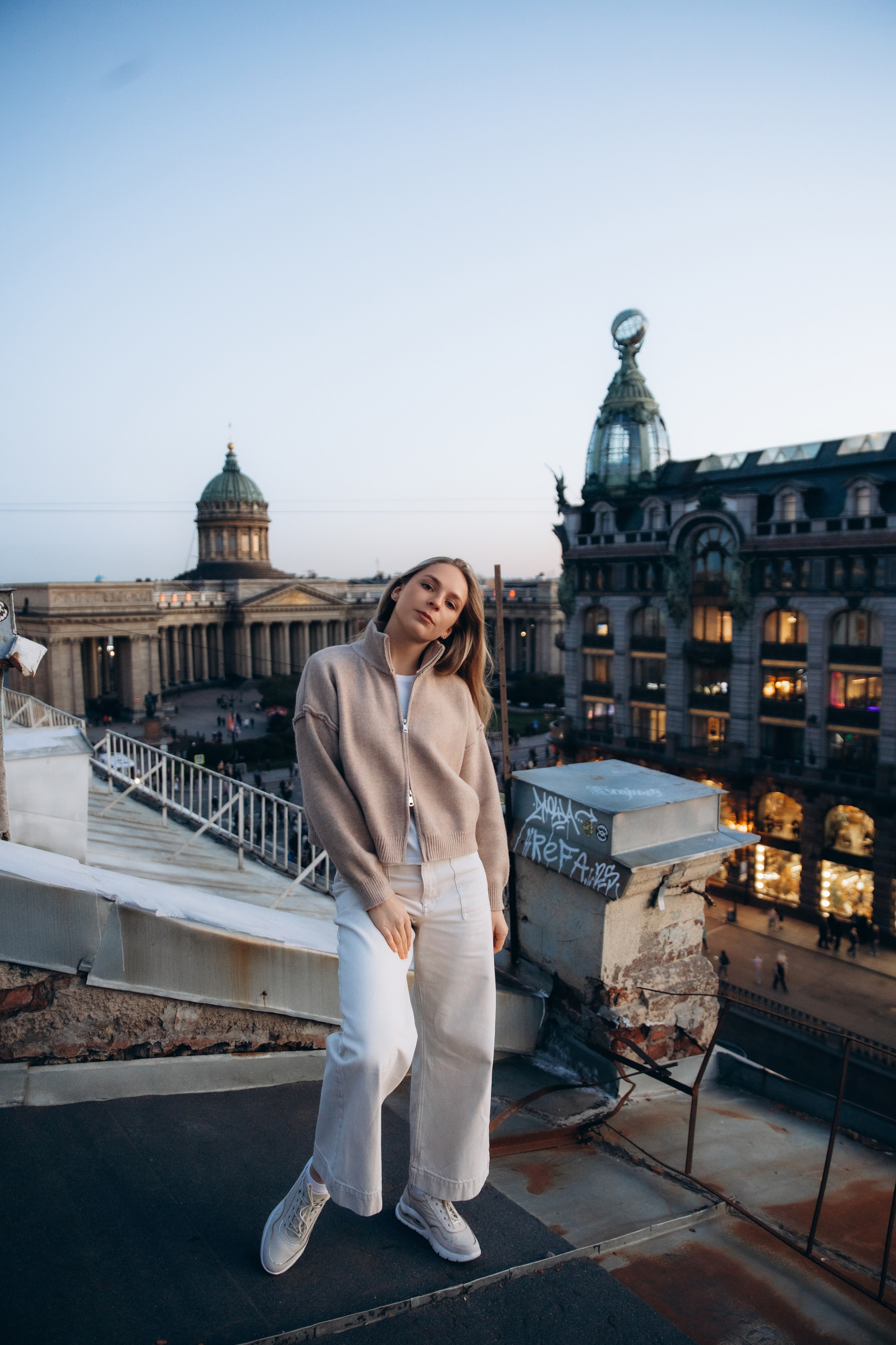 Встречая закат на Питерской крыше. Фотограф в Санкт-Петербурге Разиля Идиятуллина