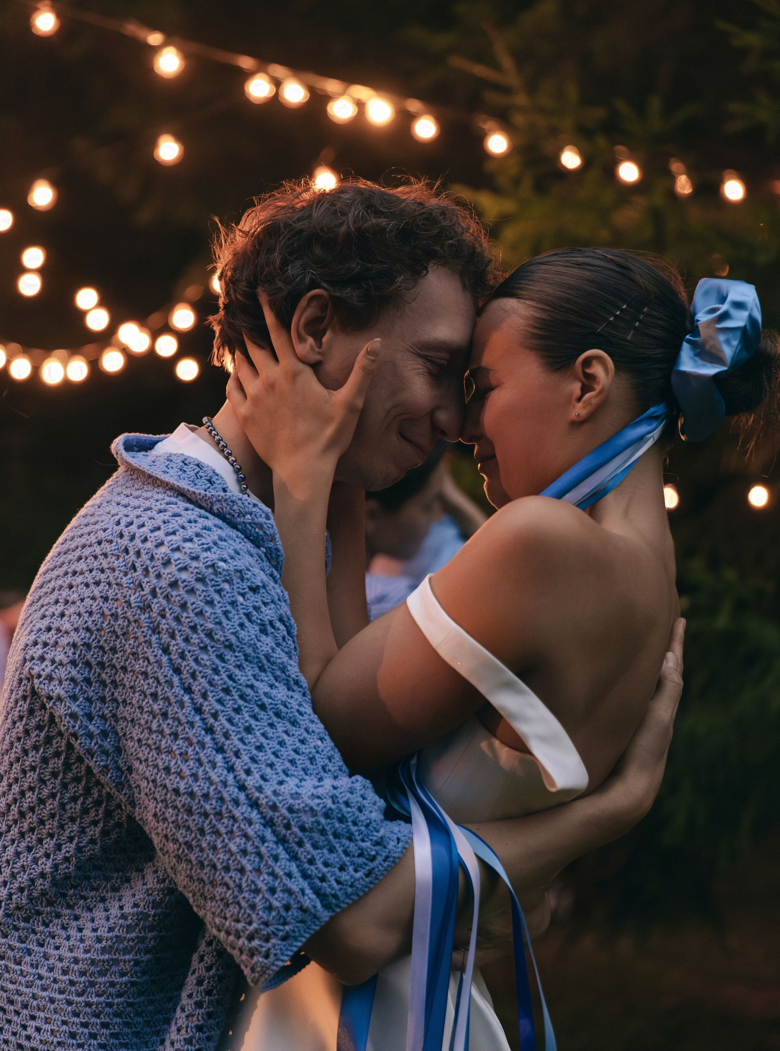 ПАРОЧКА В ЖЕЛТЫХ САПОЖКАХ С РАЙОНА