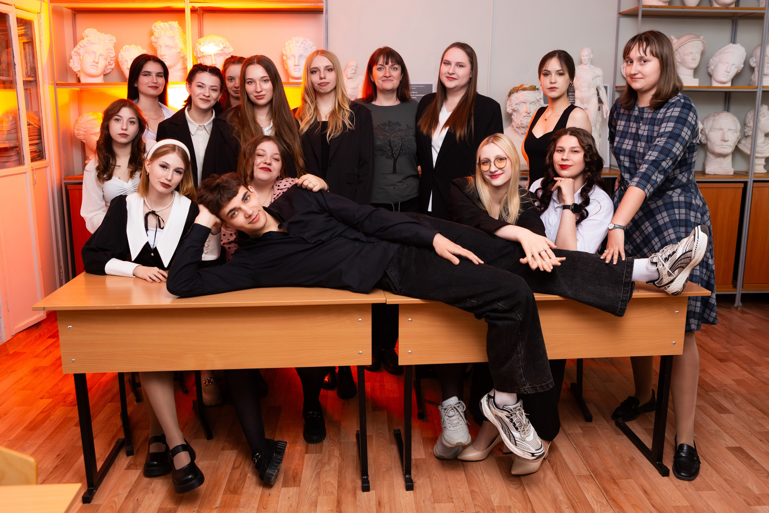 ФОТОСЕССИЯ В АУДИТОРИИ ДЛЯ БУДУЩИХ УЧИТЕЛЕЙ — выпускников Чернского профессионально-педагогического колледжа. ТВОЙ АЛЬБОМ / ТВОИ ПРАВИЛА