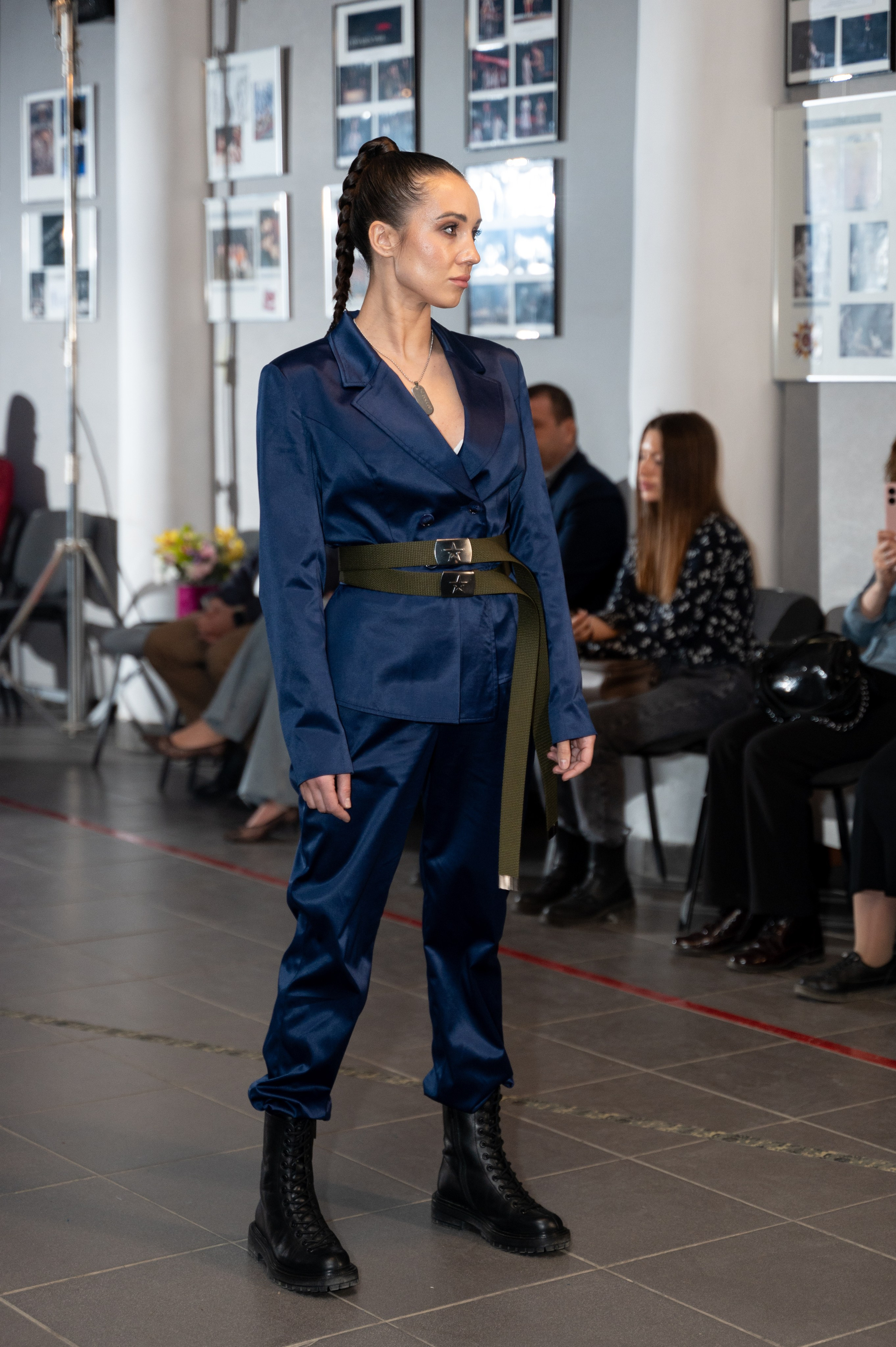 Закрытый показ милитари «Своя трансформация» дизайнера Юлии Бойченко | 24.04.2025. Фотограф в Омске Елизавета Кириллова