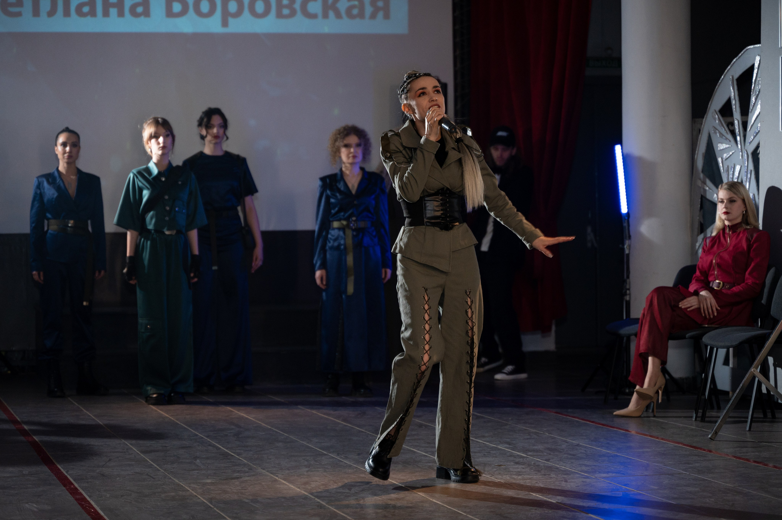 Закрытый показ милитари «Своя трансформация» дизайнера Юлии Бойченко | 24.04.2025. Фотограф в Омске Елизавета Кириллова