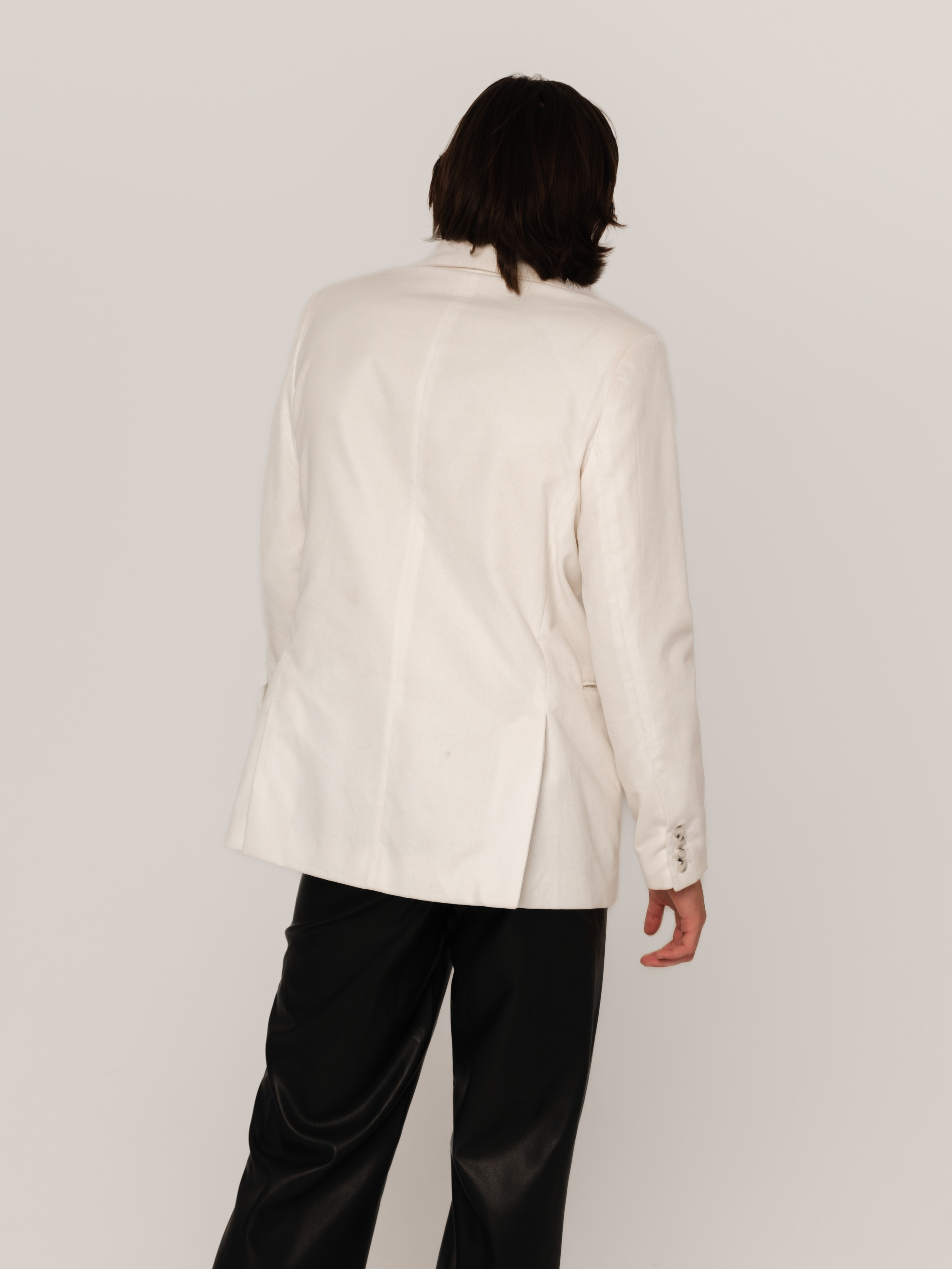 ZHAKOVA BRAND каталог. Мари — фотограф и видеограф из Москвы