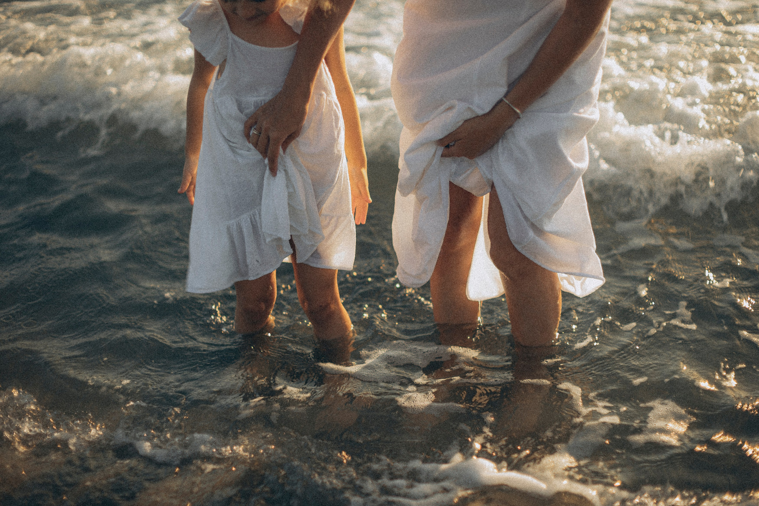 Sandy toes and family smiles. Katerina Nord | Wedding and Couple Photographer in Germany and Europe