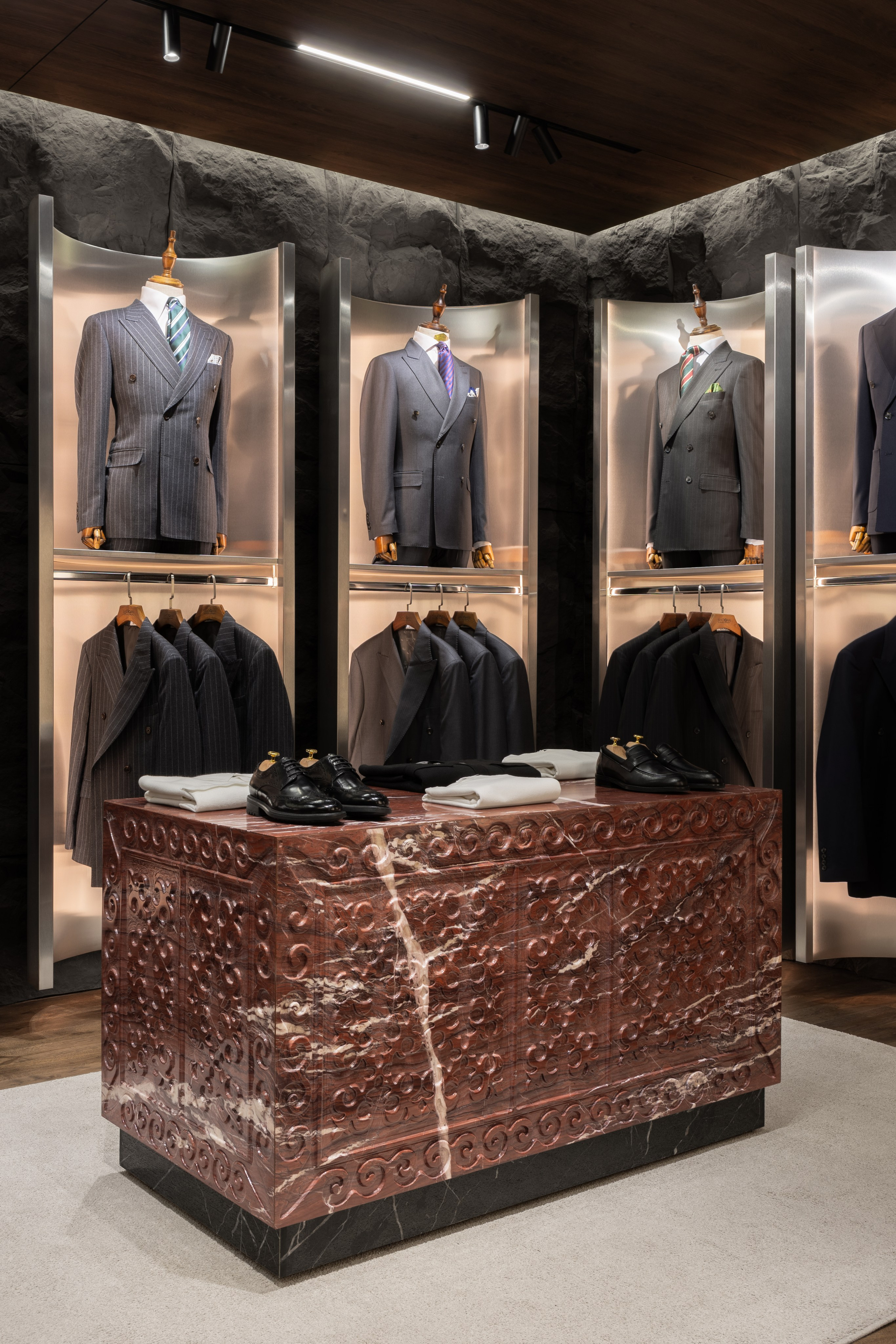 Магазин мужской одежды SHOQAN. Roman Yakunin — interior photographer in Almaty, Kazakhstan