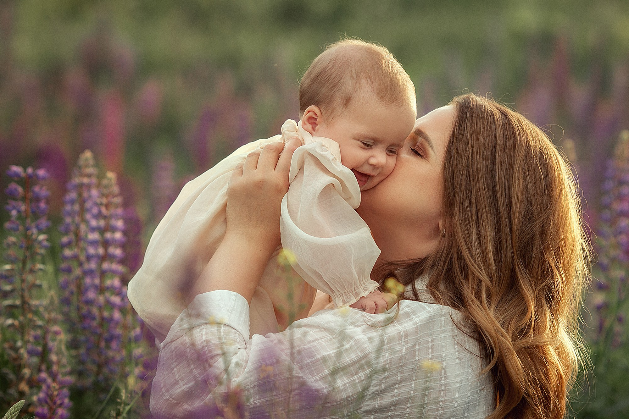 Красивая семейная съемка в люпиновом поле. Tatyana Nadezhdina Family photographer