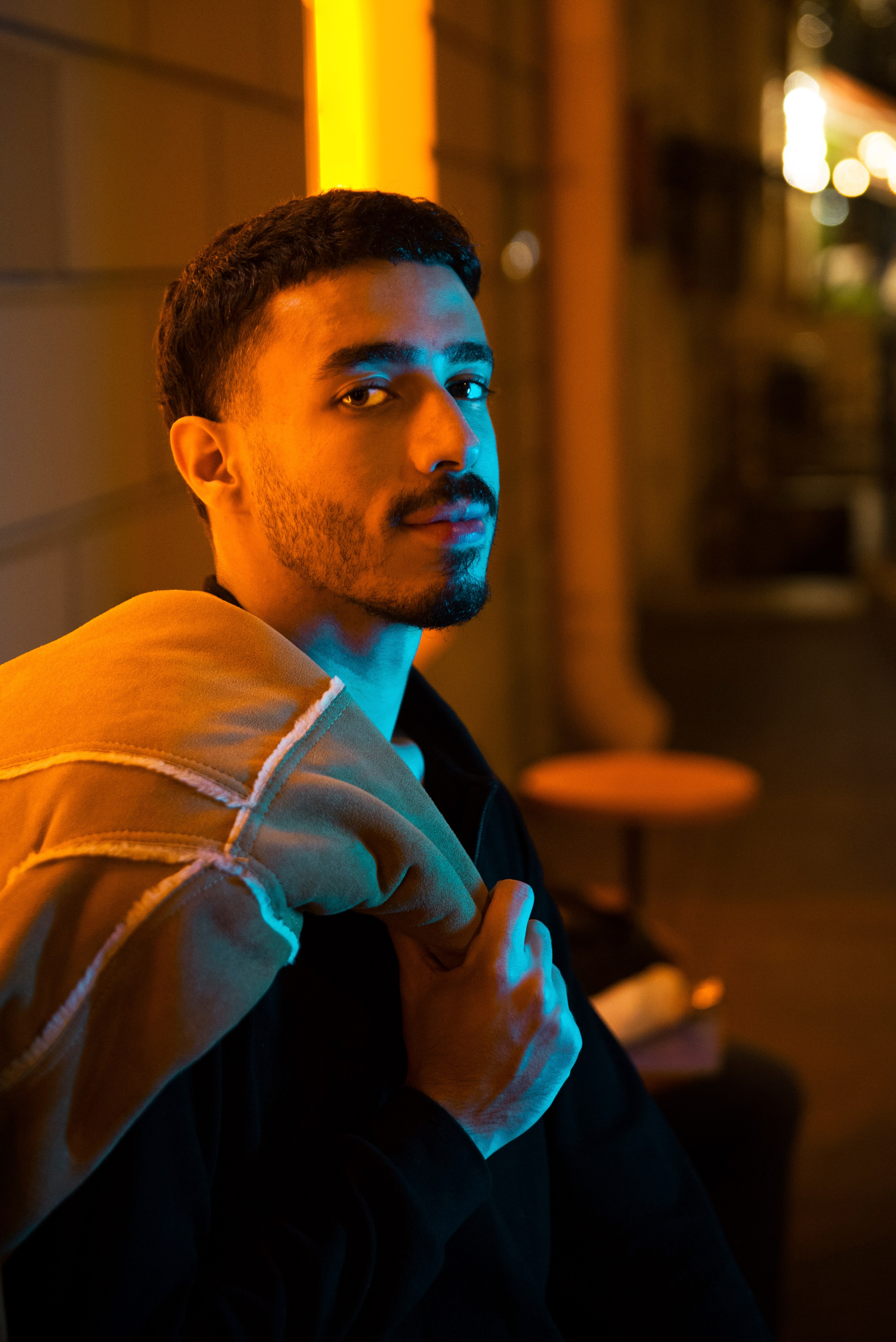 Зинадин. Уличная сессия с цветным светом