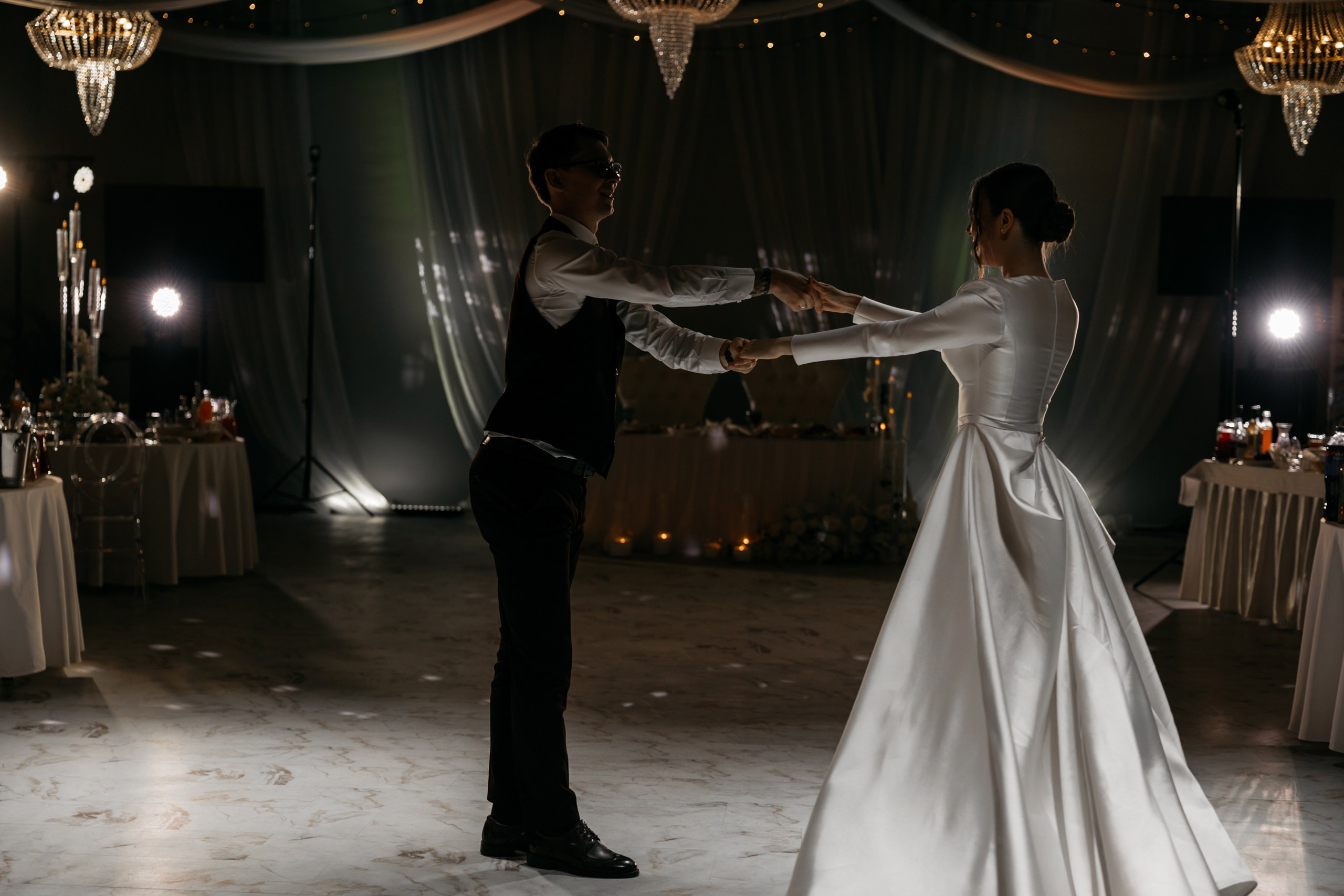 Свадебная фотосессия банкета. Свадебный и Семейный Фотограф в Гатчине и Санкт-Петербурге Виктория