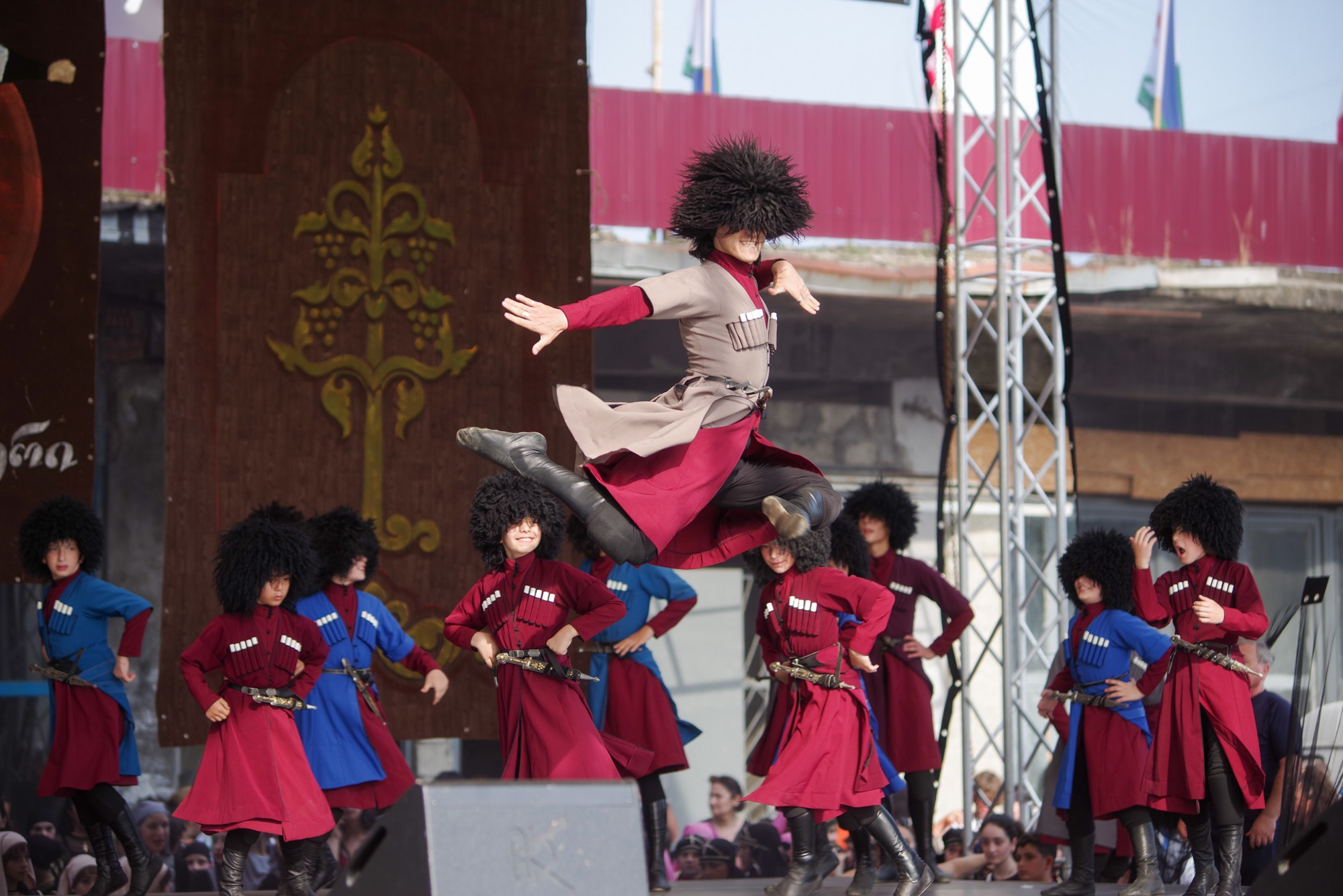 Грузинский танец. Портретный фотограф Денис Милютин
