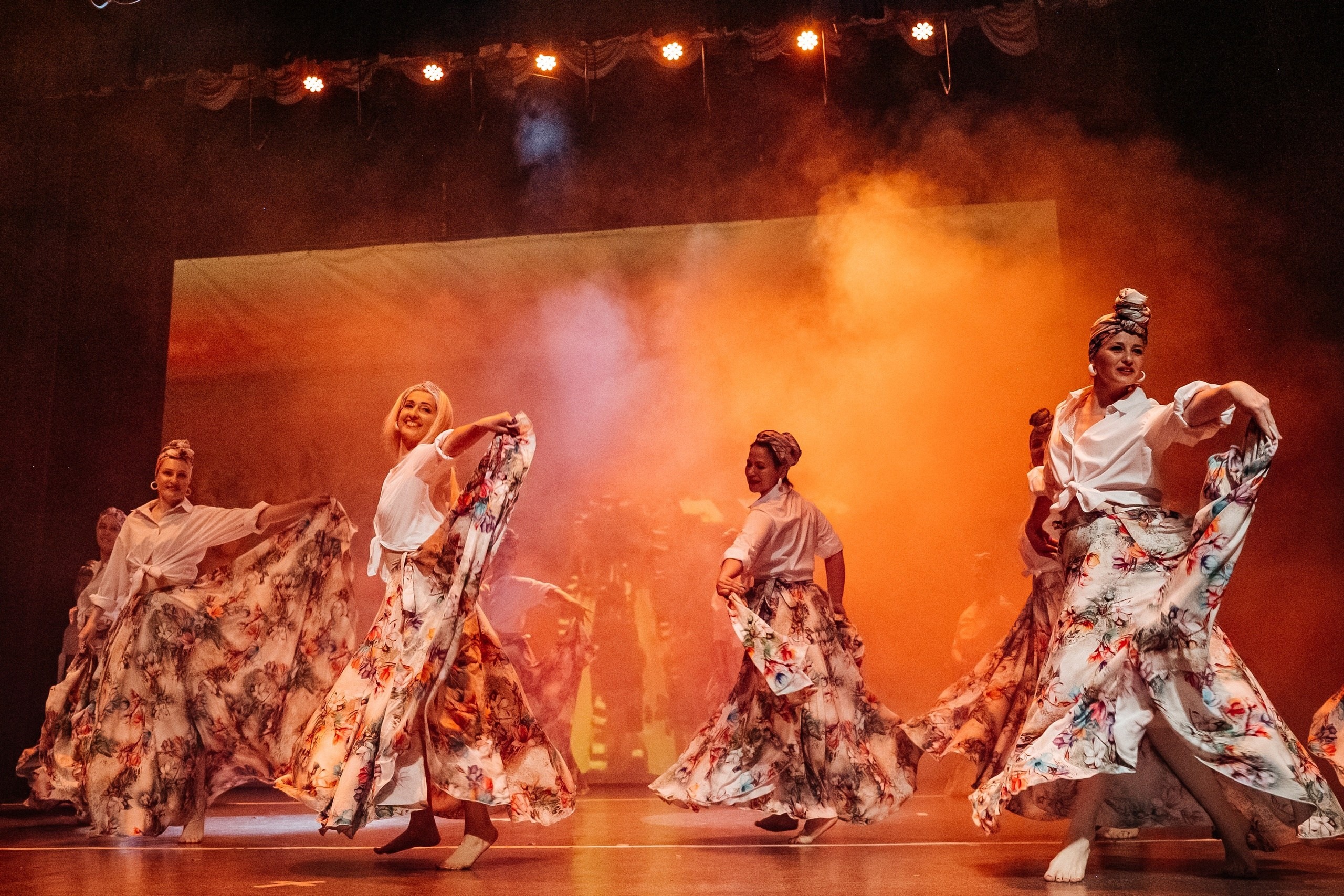 Танцы. Фотограф Елена Рогашкова