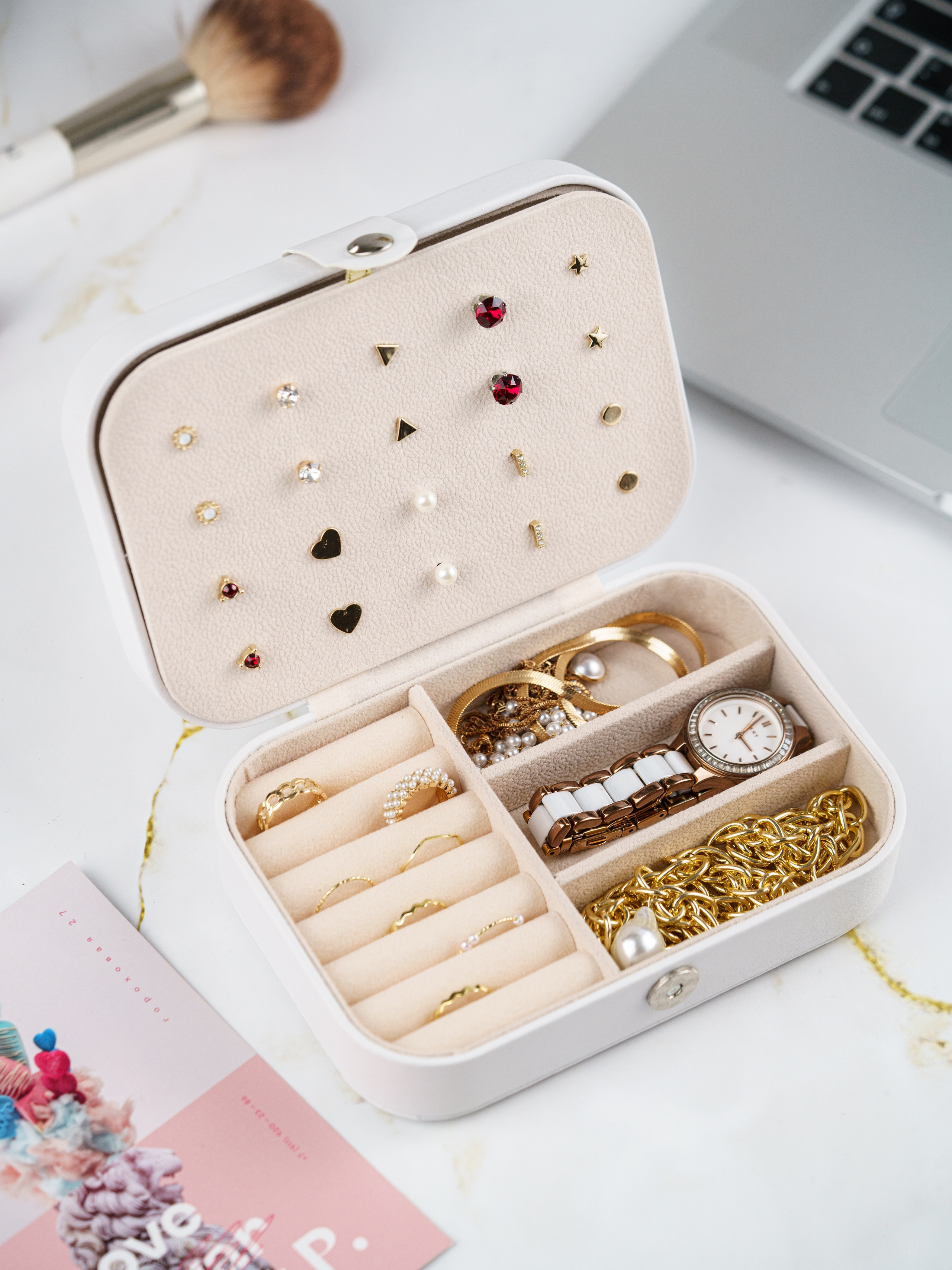 В интерьере. KED Production — продакшн из СПб. Создаём фото, видео и контент, который помогает брендам и селлерам продавать больше