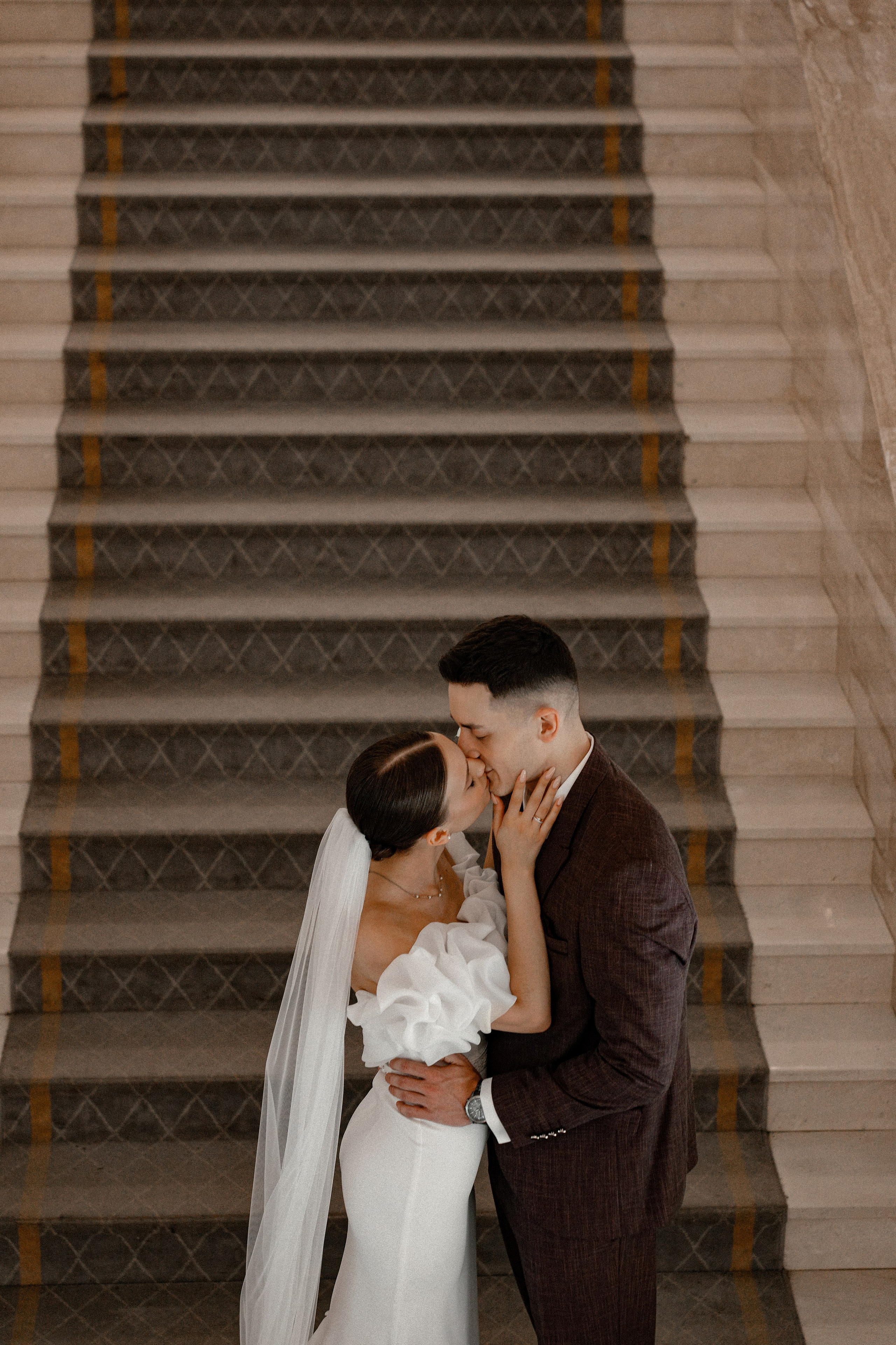 Свадебная фотосессия в Бутырском ЗАГС (Дворец Бракосочетания № 4) и прогулка в отеле Solux (Солюкс)