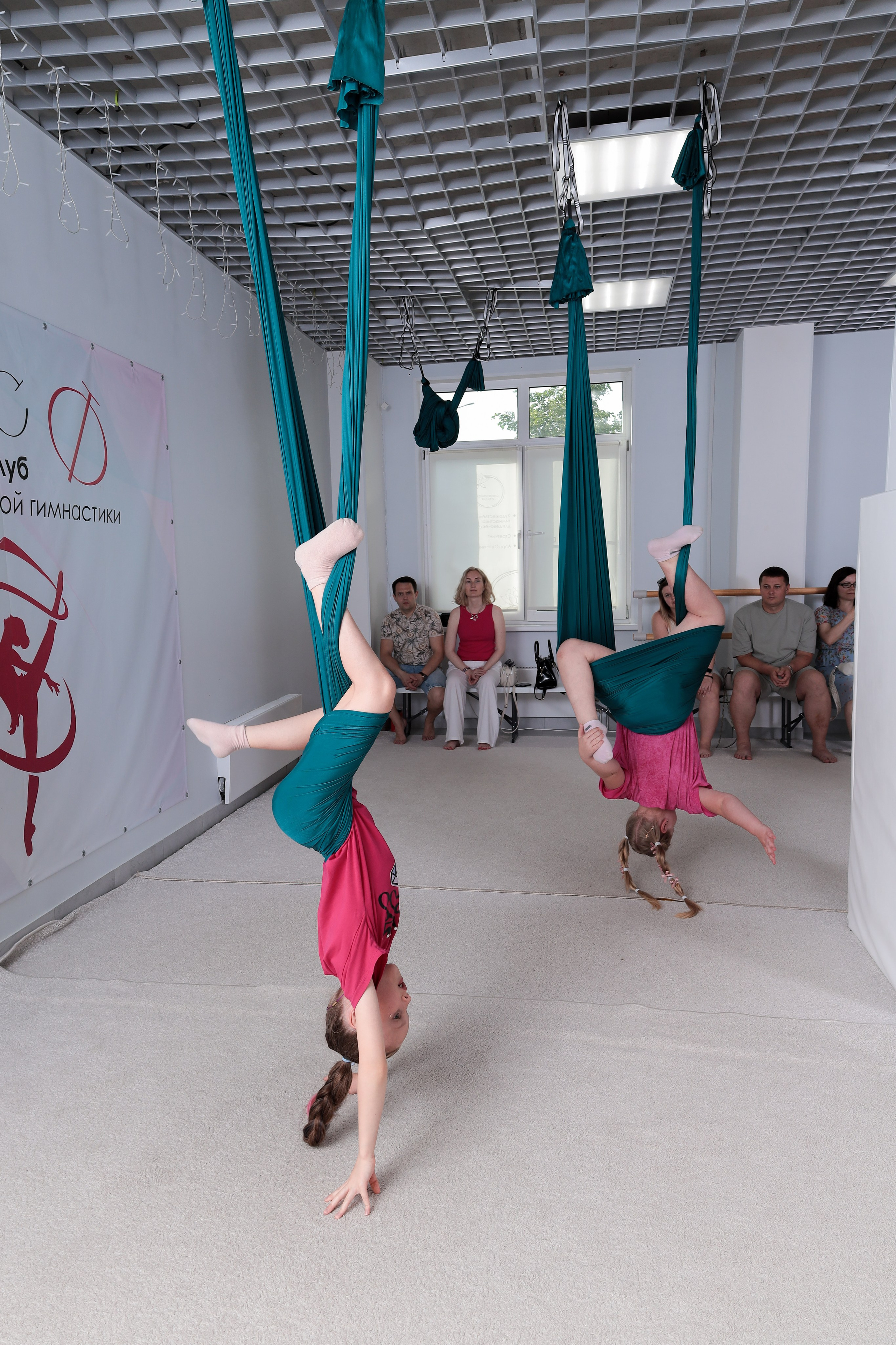 Детская аэройога. Фотограф Надршина Лилия