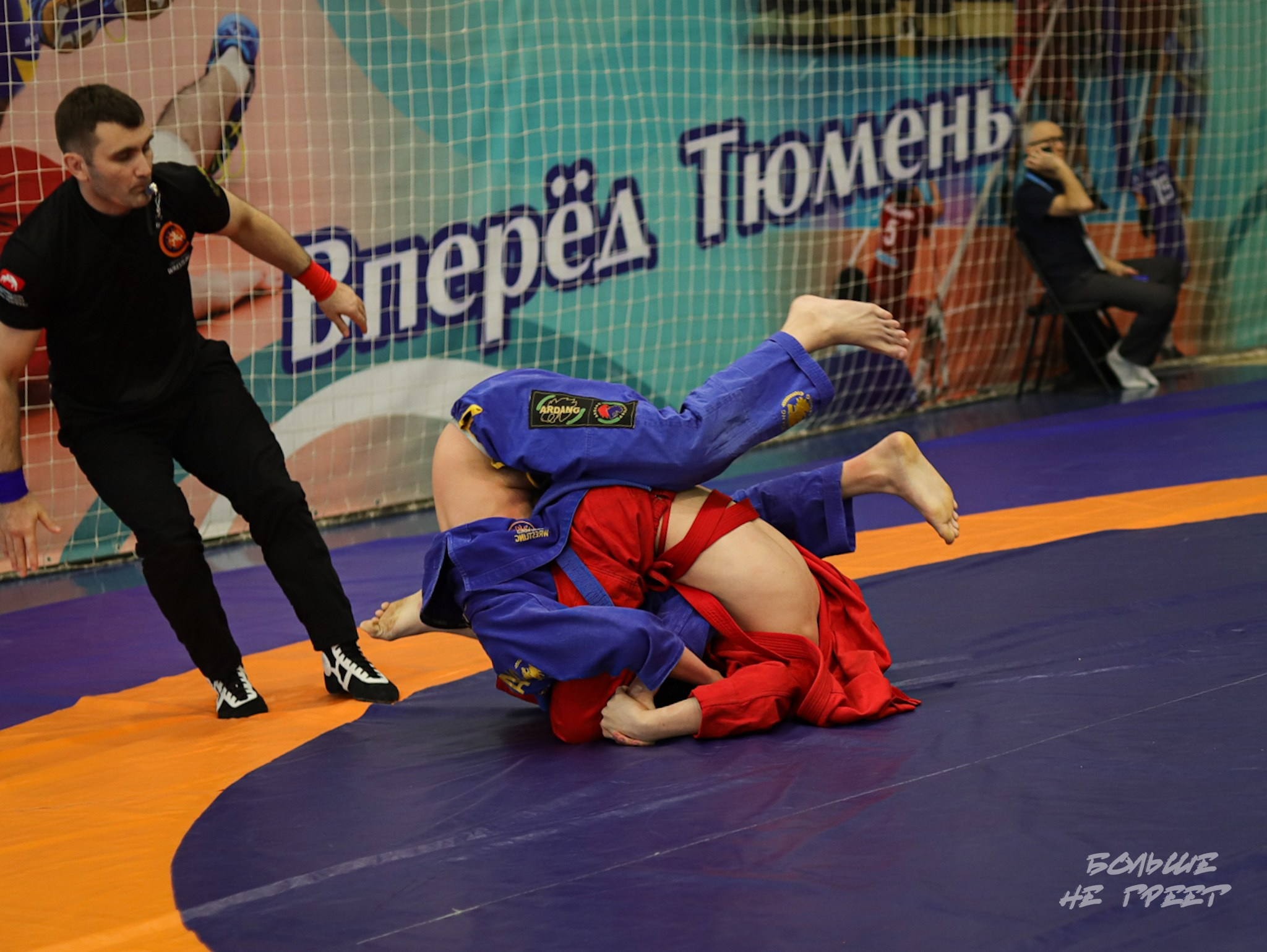 ПЕРВЕНСТВО УРФО ПО СПОРТИВНОЙ БОРЬБЕ ГРЭППЛИНГ И ГРЭППЛИНГ-ГИ. Больше не греет