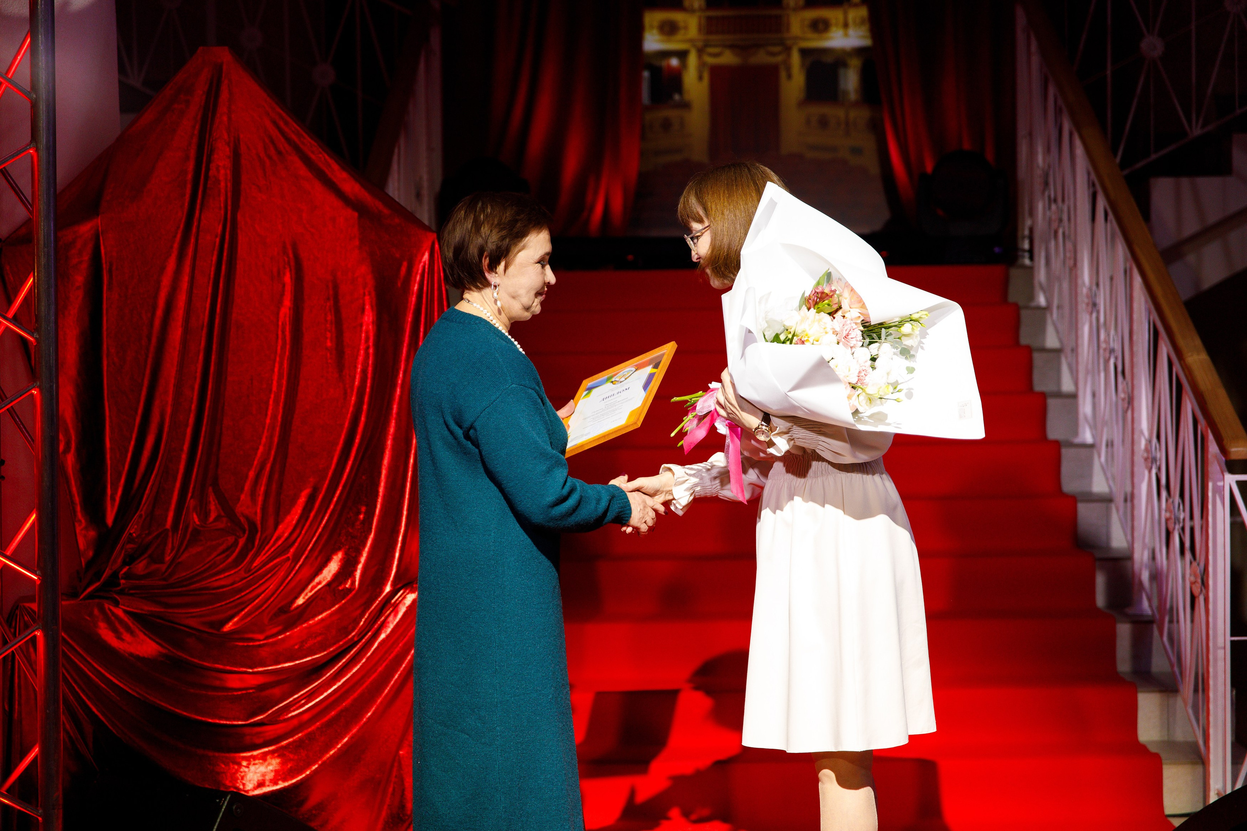 Награждение победителя конкурса «Учитель Года» г. Горнозаводск. Фотограф Дмитрий Молчанов | Фотограф Пермь | Фотограф