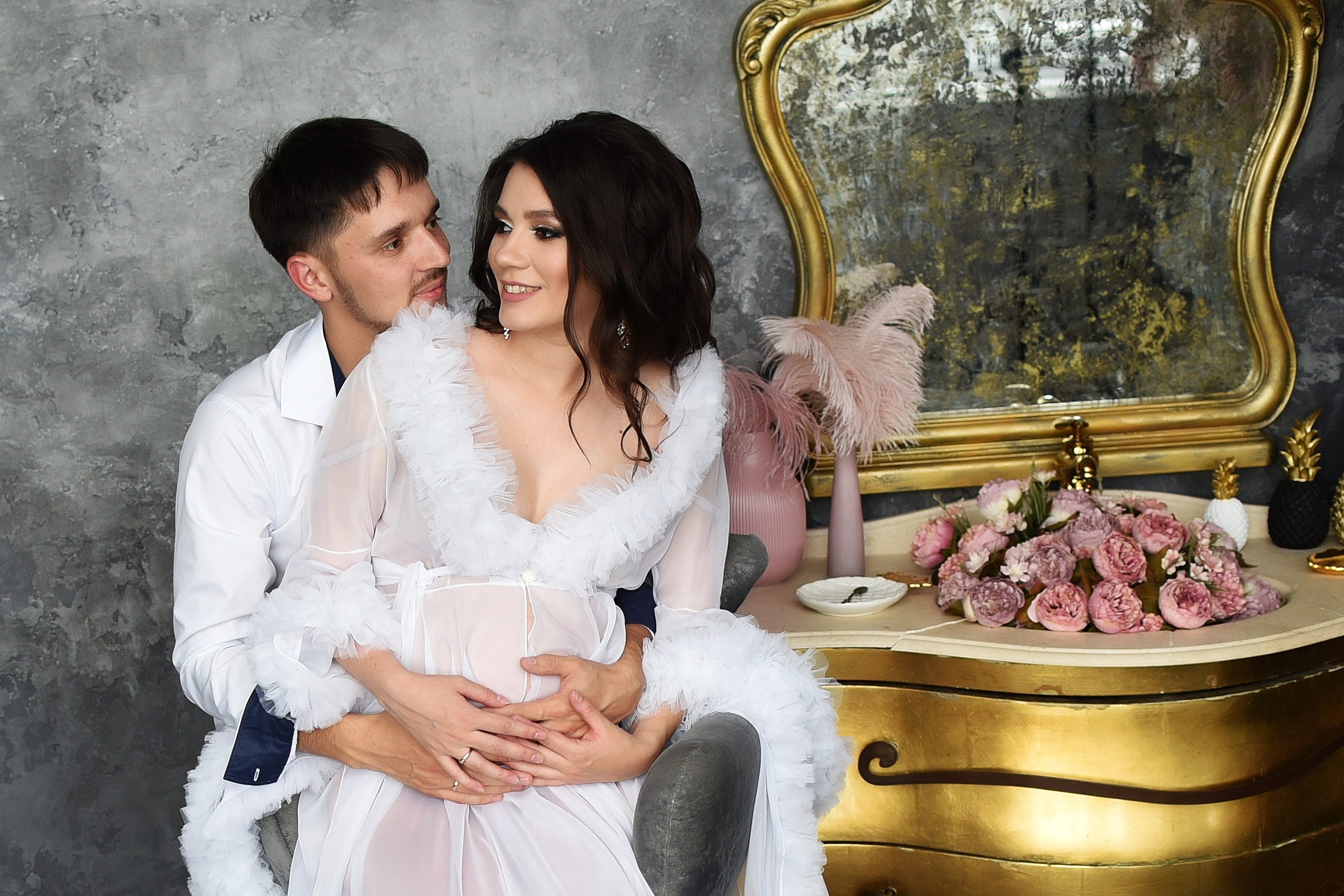 Фотосессия беременности студийная съемка. Свадебный, семейный, детский, контент фотограф в Омске Максим Ильин