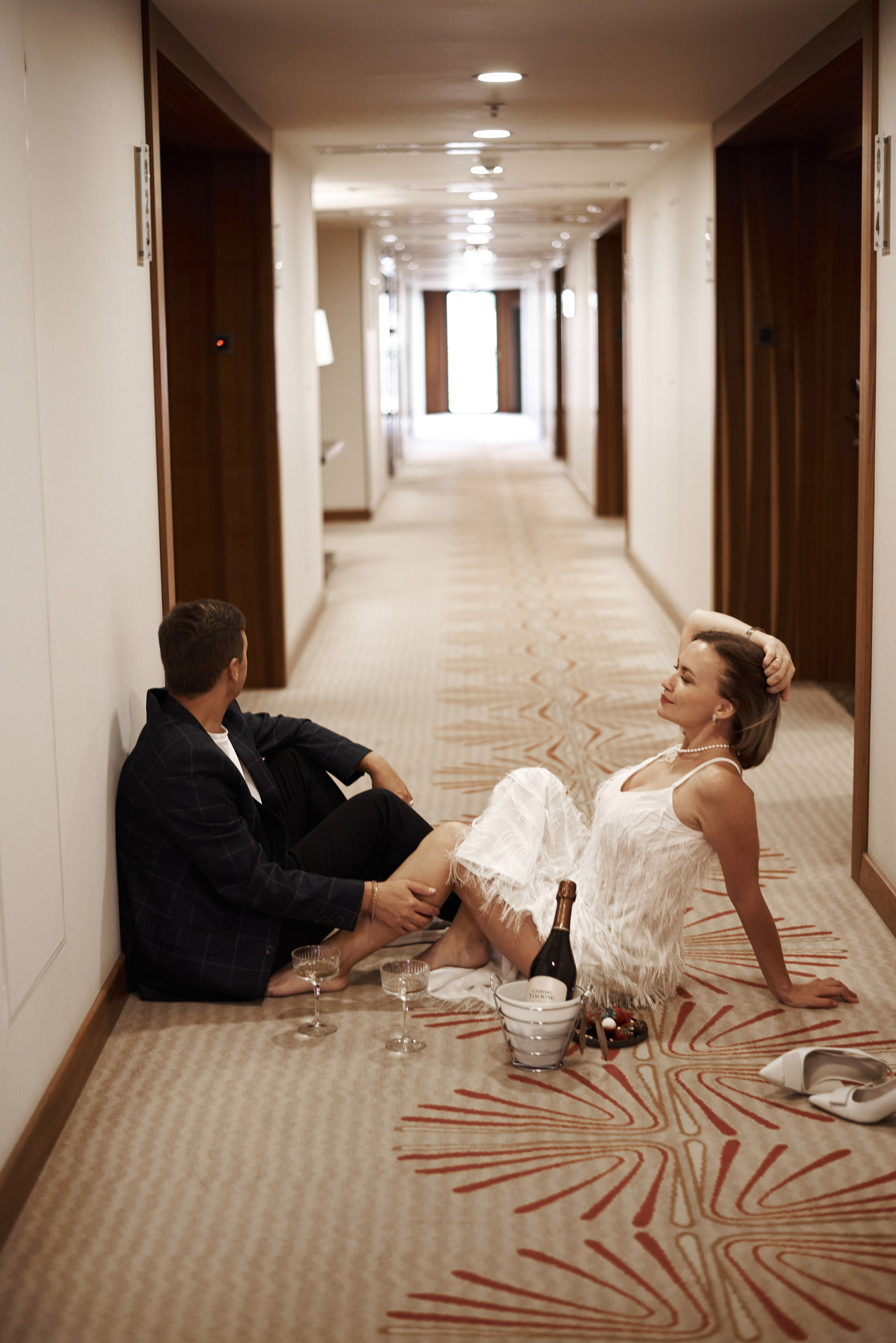 Семейная парная фотосессия в отеле лавстори. Фотограф Анастасия Малашенко, Новосибирск