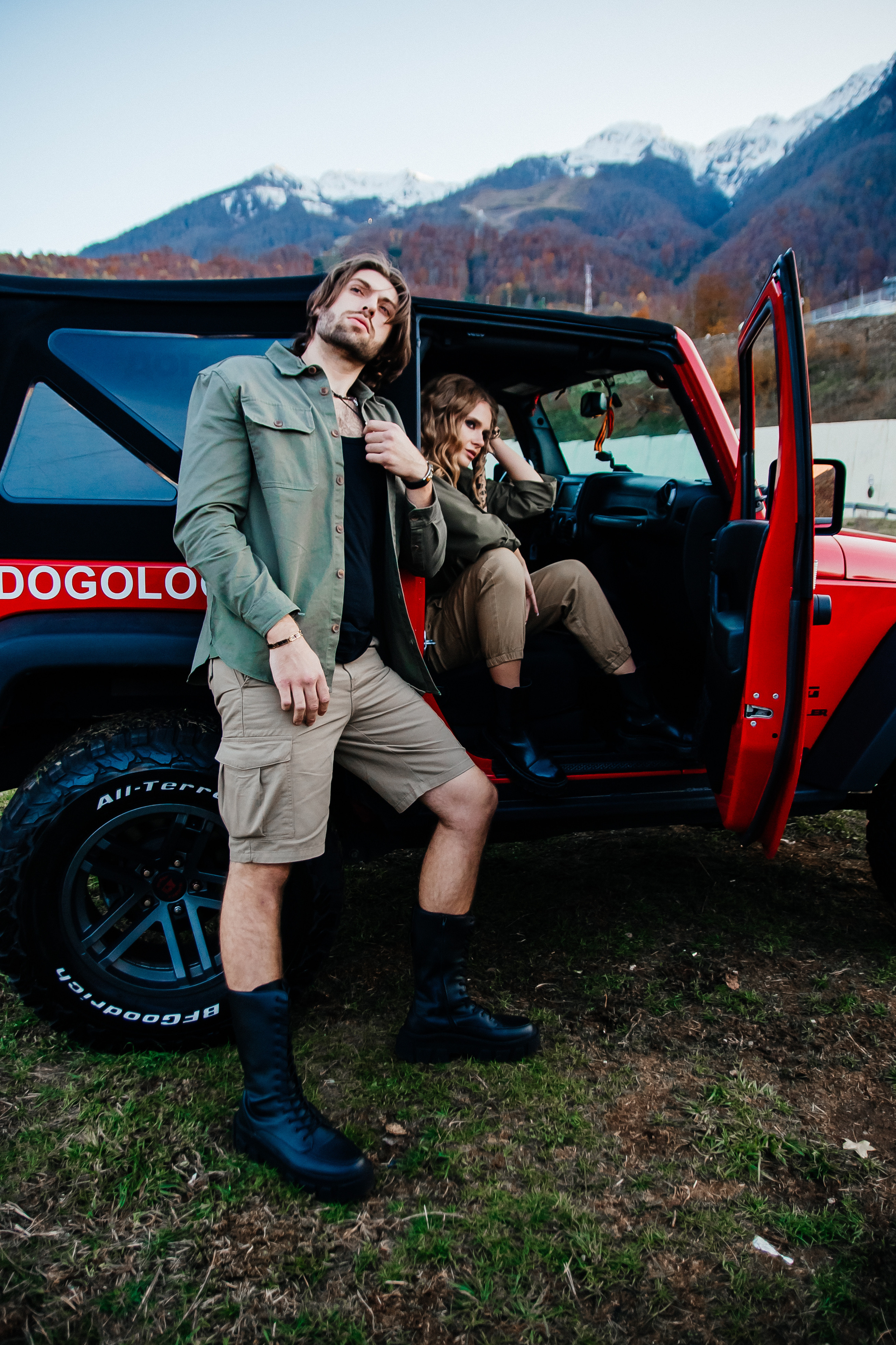Фотосессия Сафари на джипе в горах Роза Хутор. Love story Ярослав и Екатерина