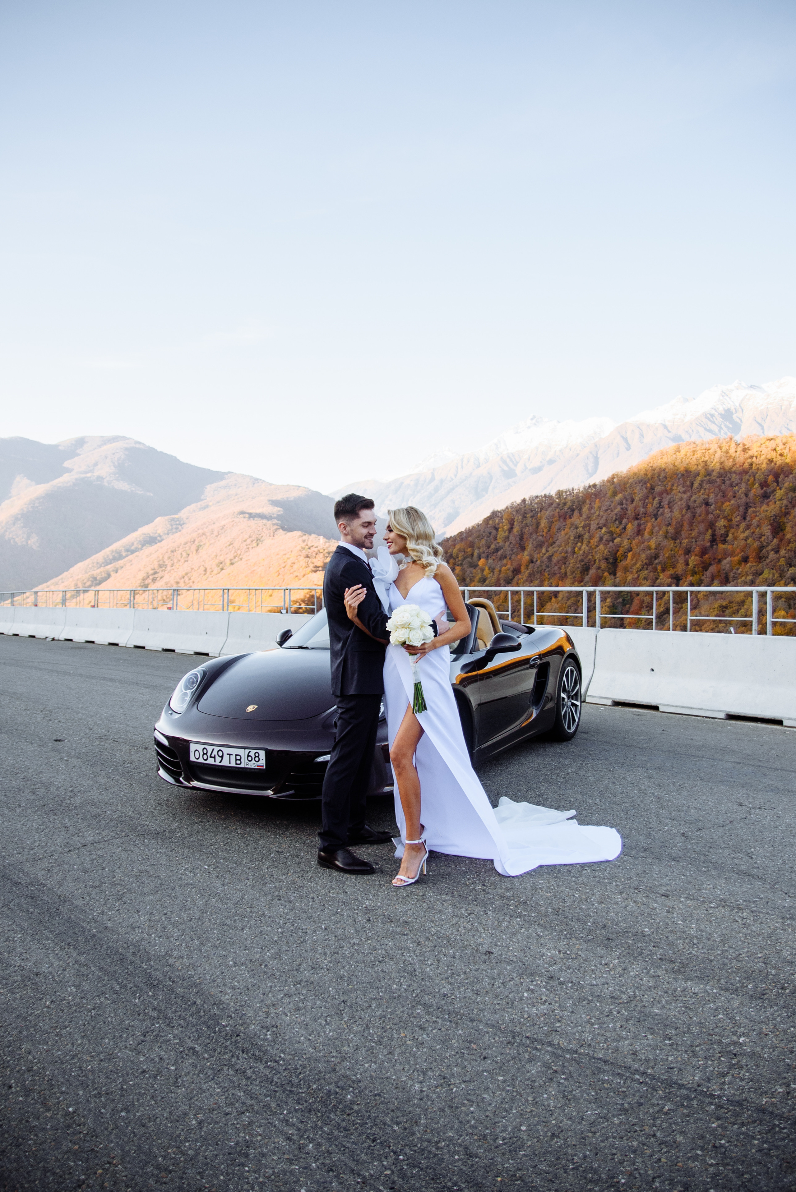 свадебная фотосессия на фоне гор
