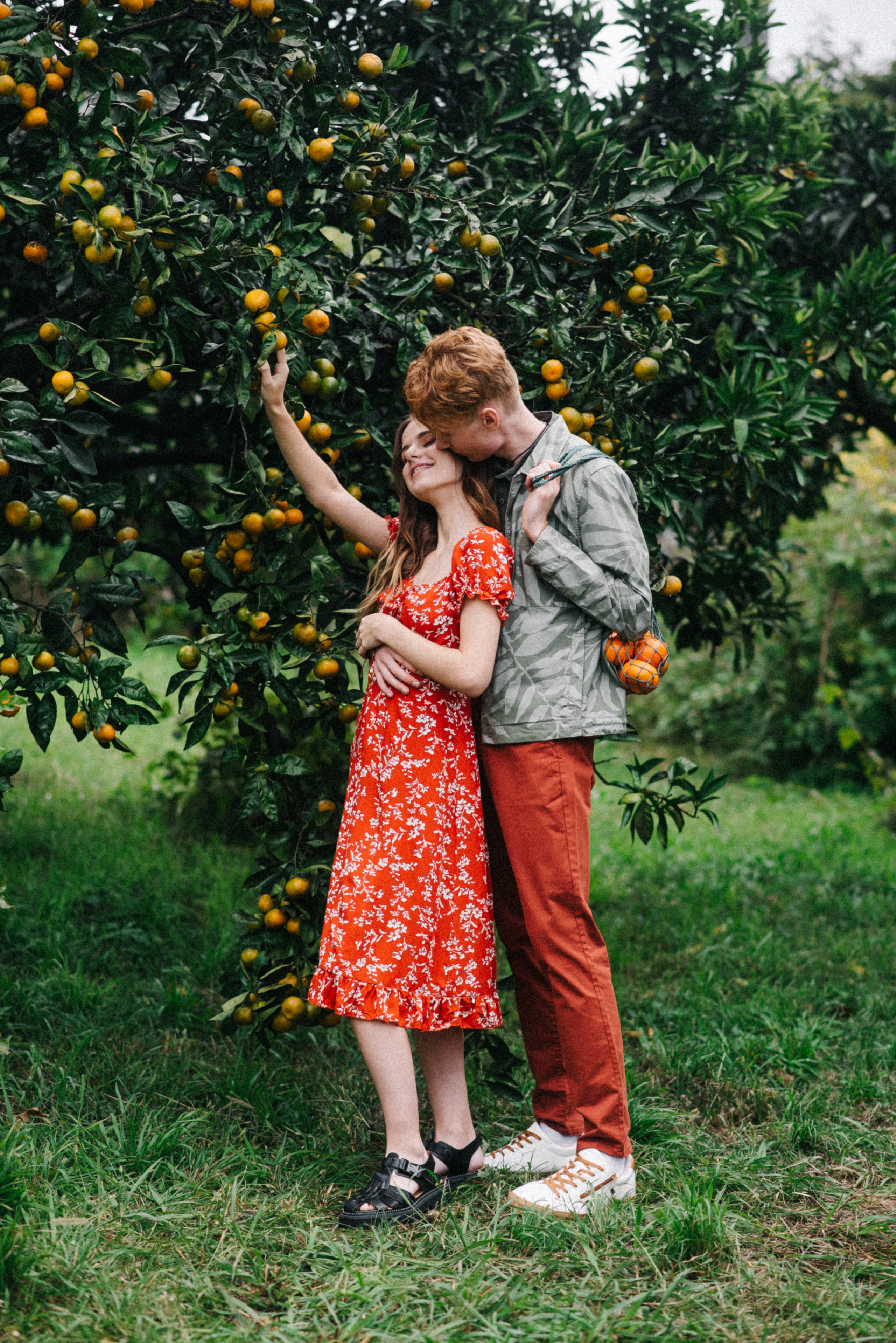 Фотосессия Love story в мандариновом саду. Софья и Арсений